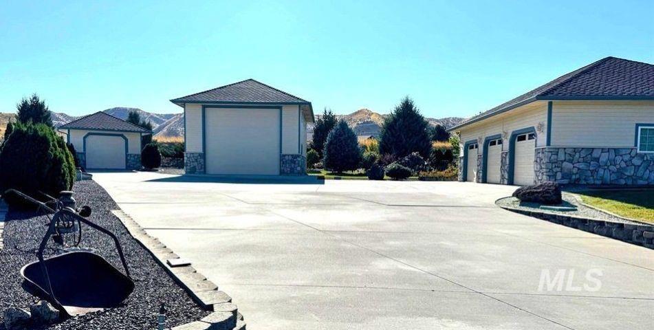 3060 Windfall Cir