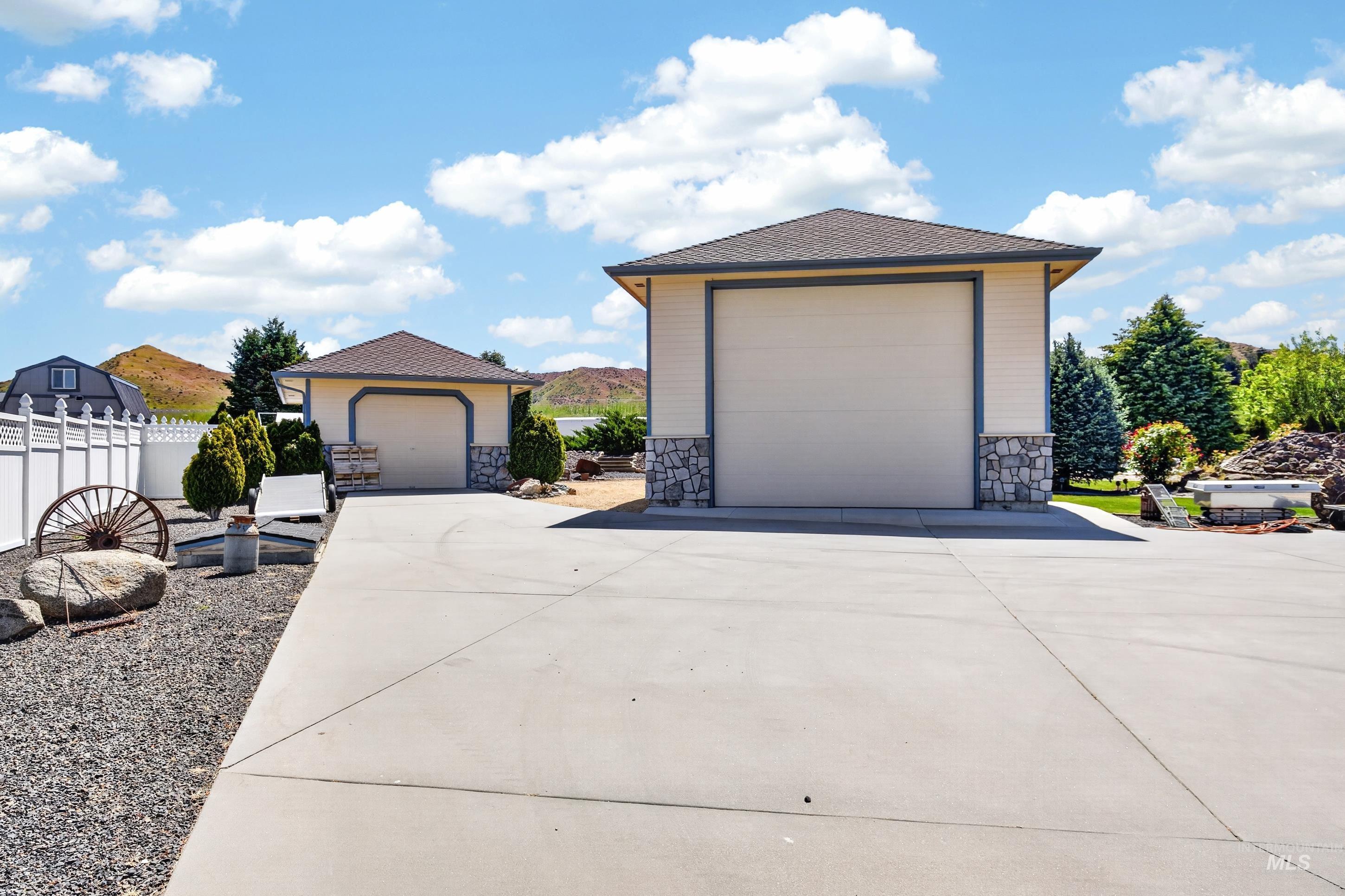 3060 Windfall Cir Property Photo 4