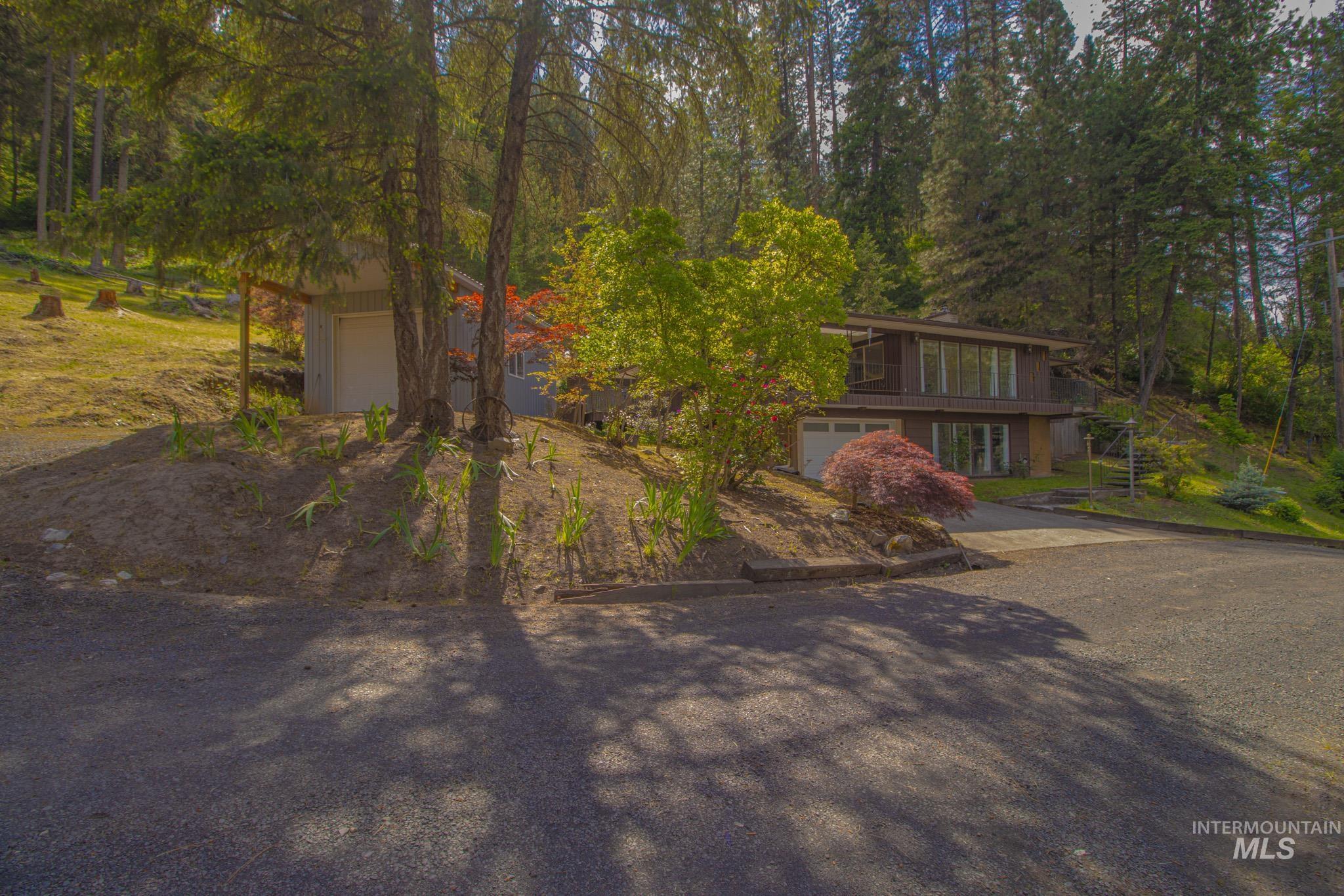 801 Mcarthur Dr Property Photo 2
