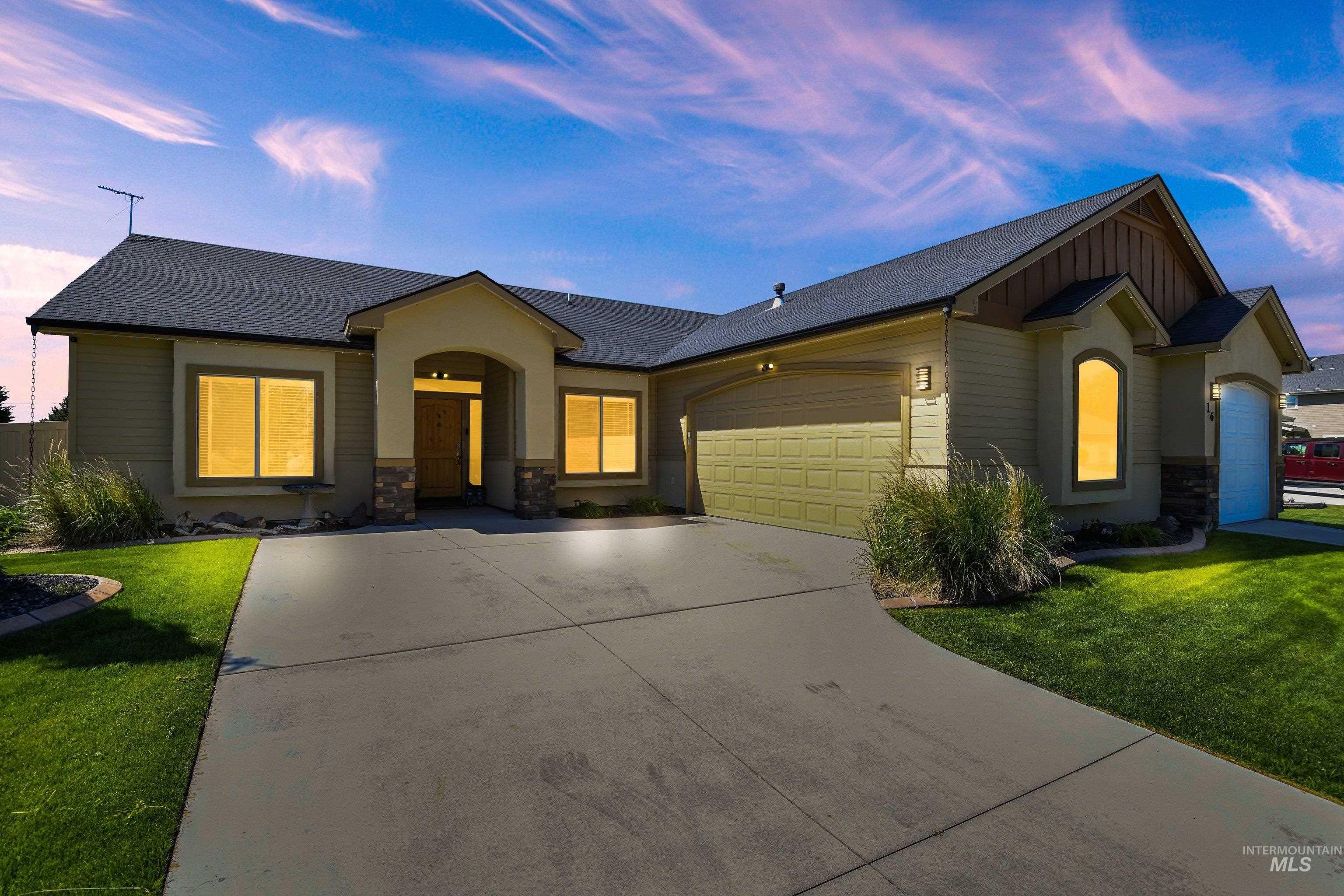 16 N Luke Loop Property Photo 1