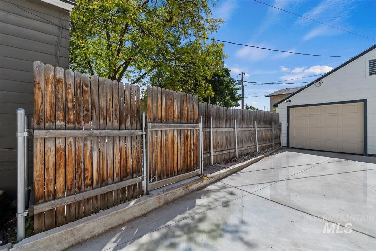 1402 Idaho Ave Property Photo 4