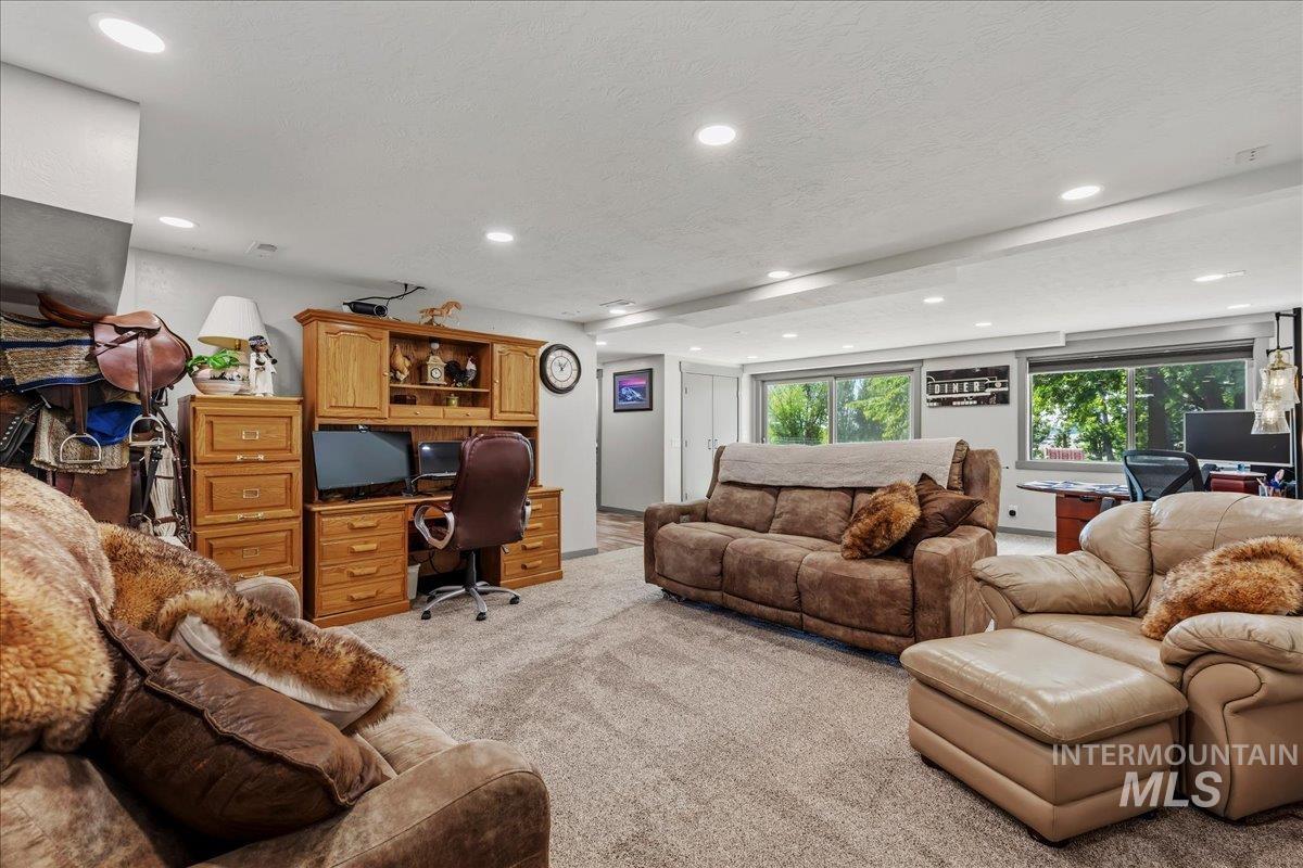 6323 Foothill Rd Property Photo 15