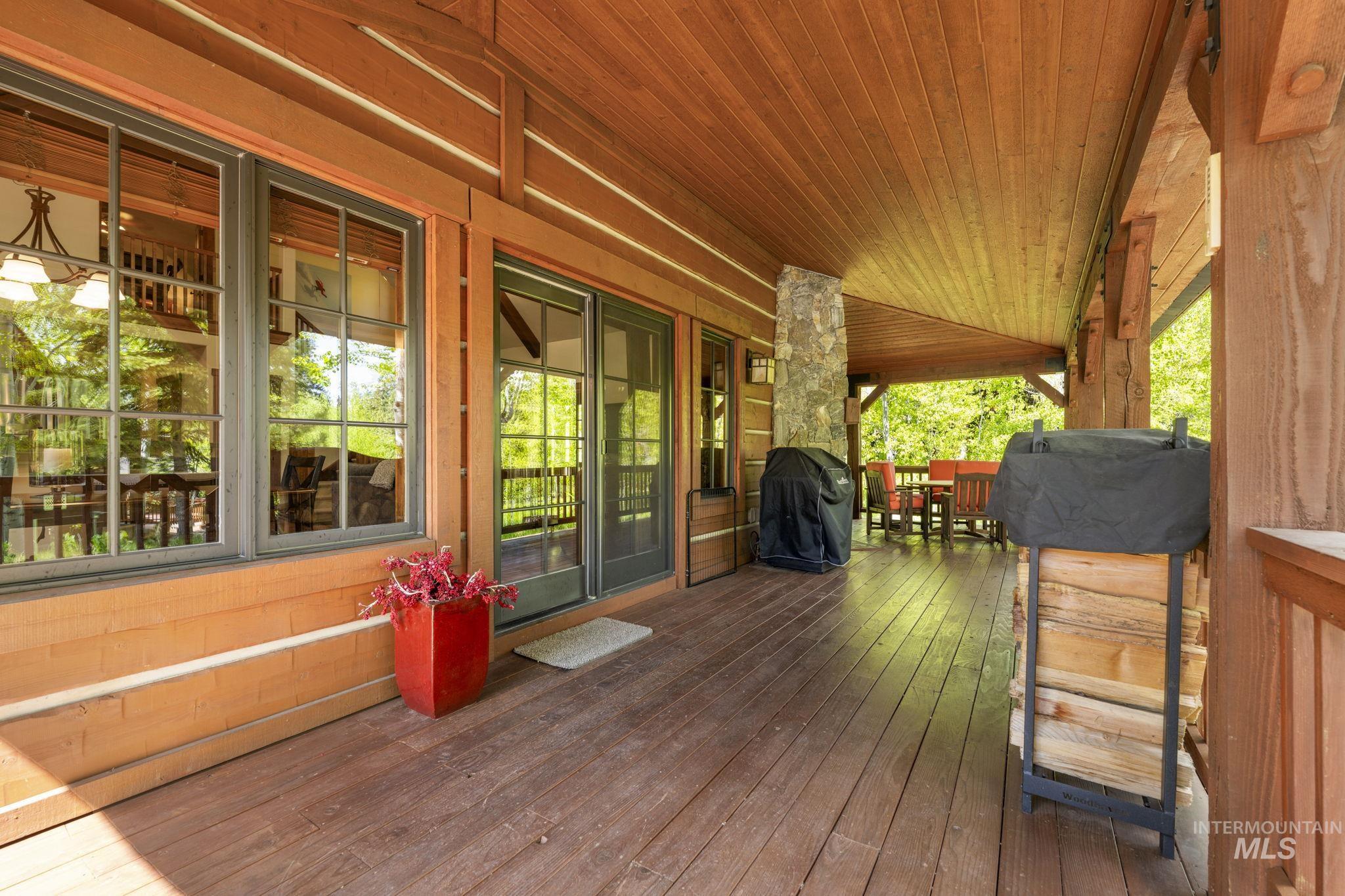 340 Discovery Property Photo 34