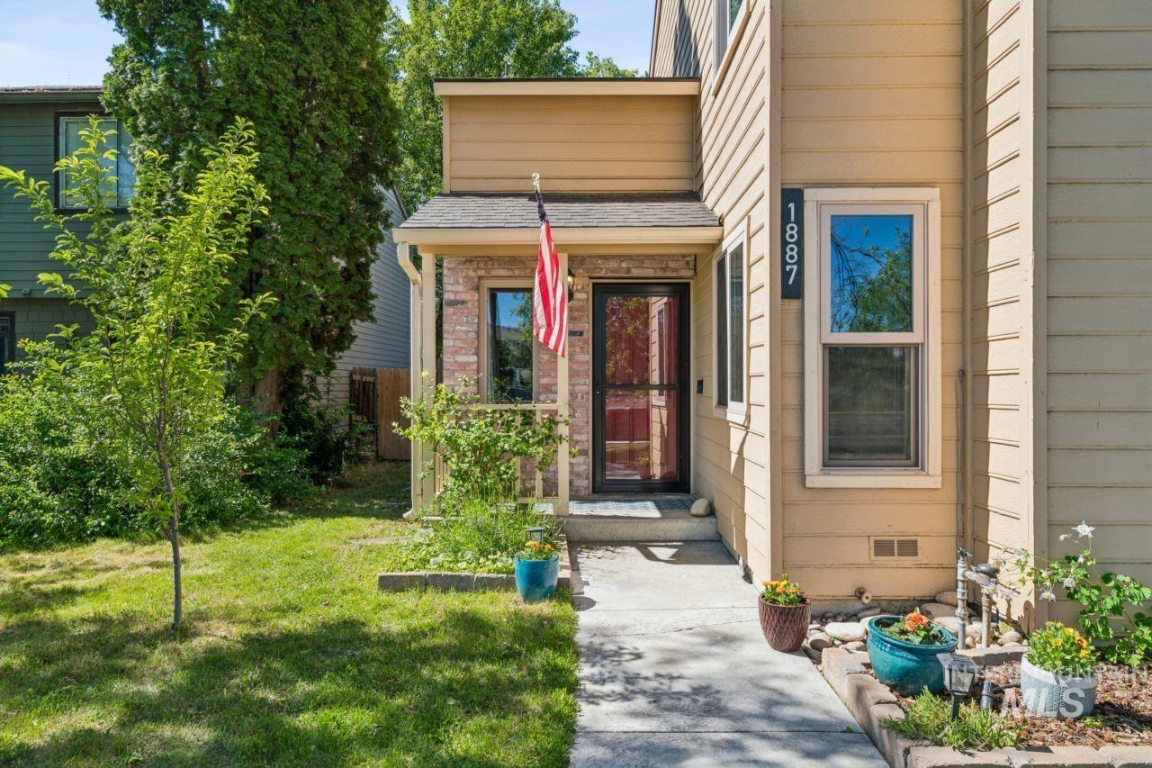 1887 E Boise Ave Property Photo 5