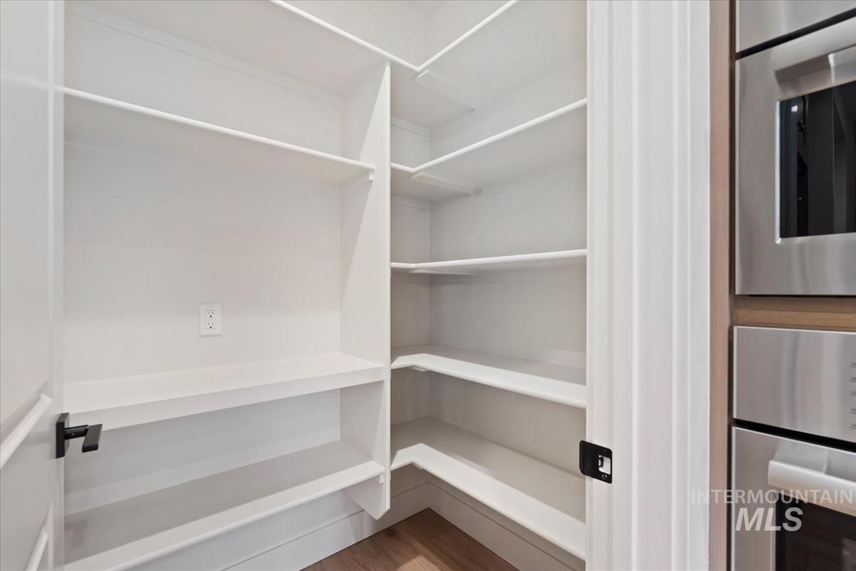 6555 S Charlie Pl. Property Photo 14