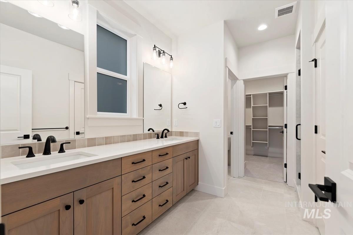 6555 S Charlie Pl. Property Photo 20