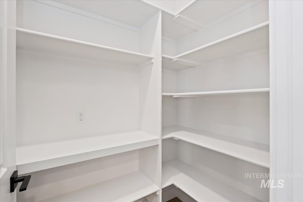 6557 S Charlie Pl. Property Photo 15