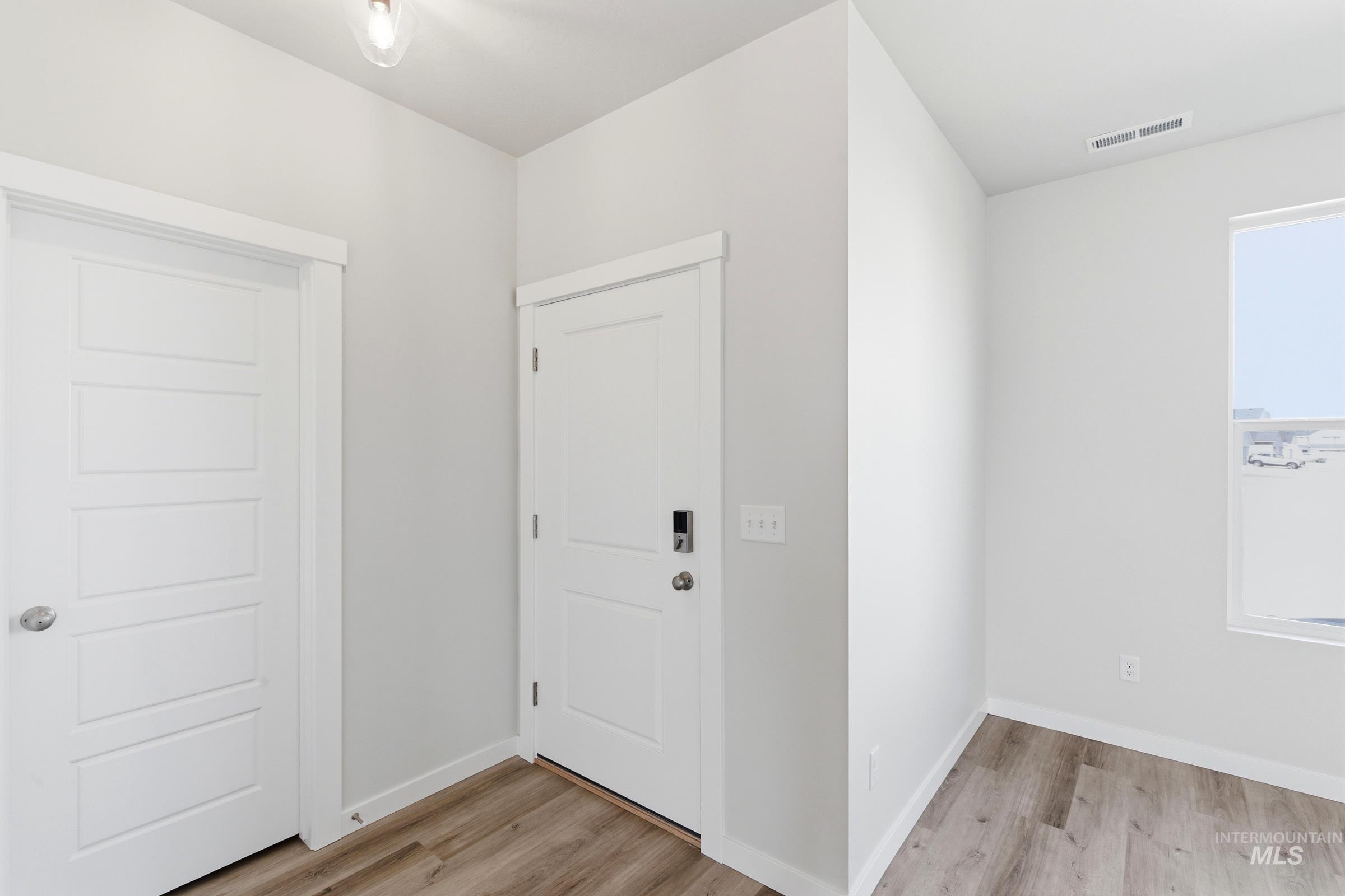 4254 N Camp Creek Ave Property Photo 2