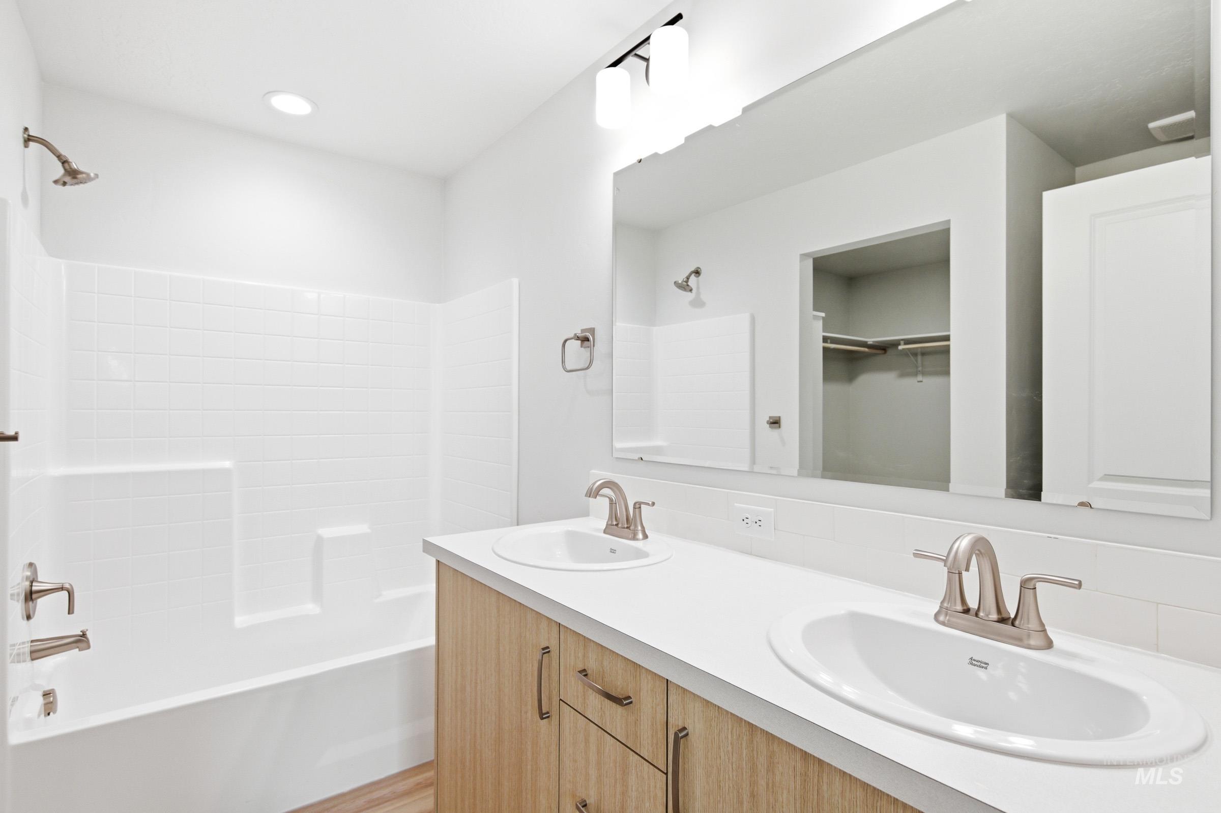 4210 Austin St Property Photo 17