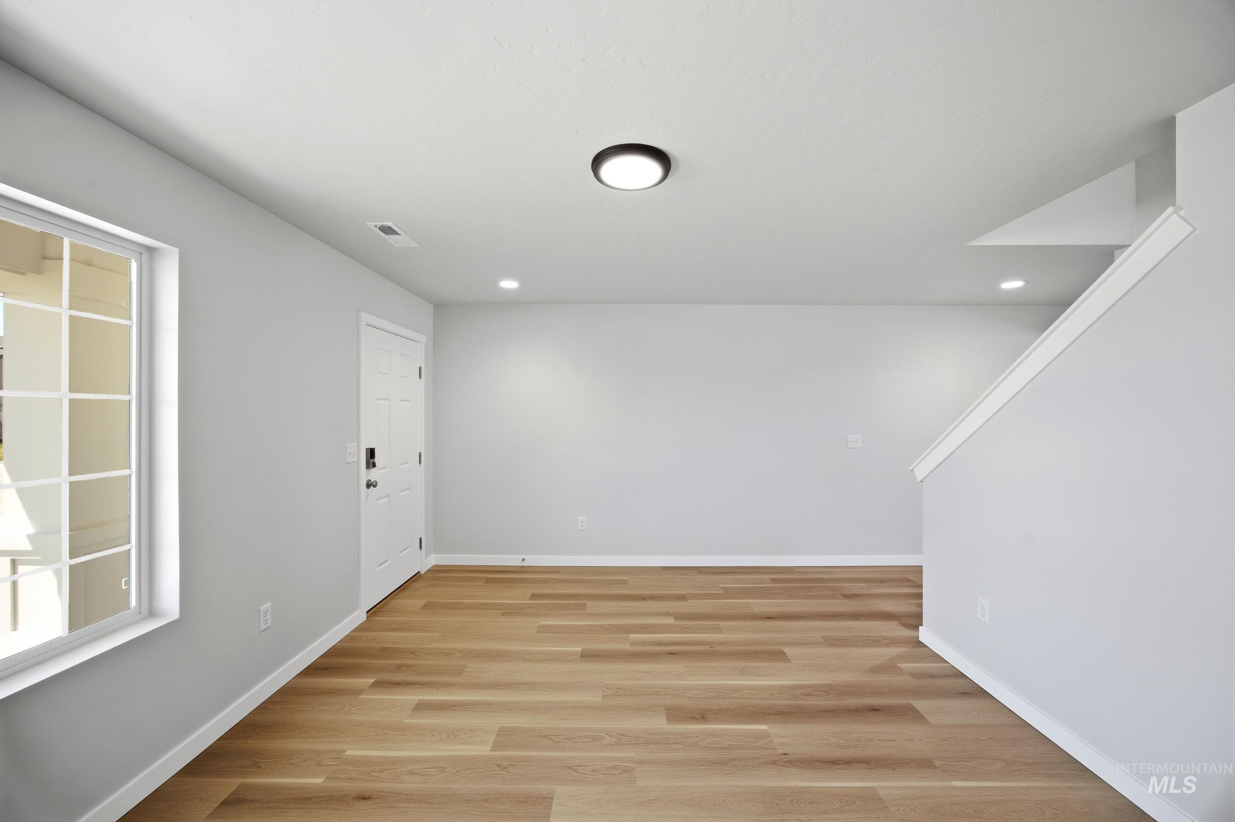 504 Waverly Ave Property Photo 10