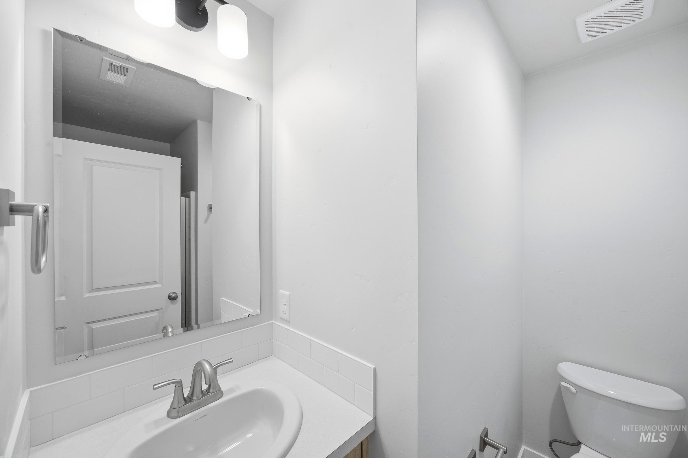 504 Waverly Ave Property Photo 11