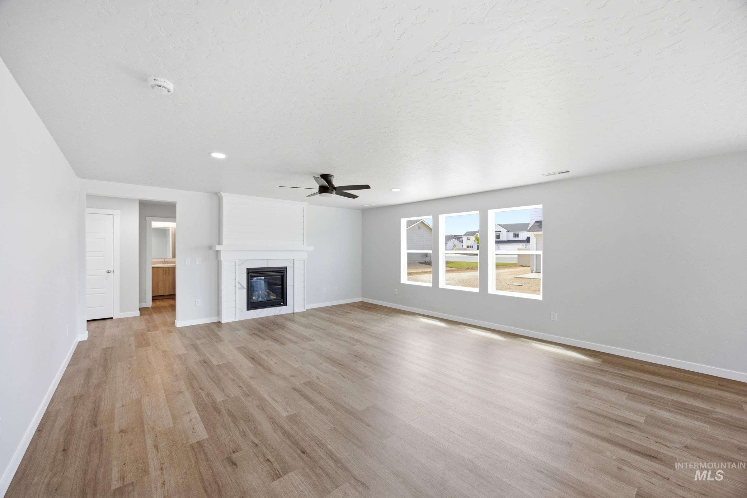 2473 W Kincaid St Property Photo 8