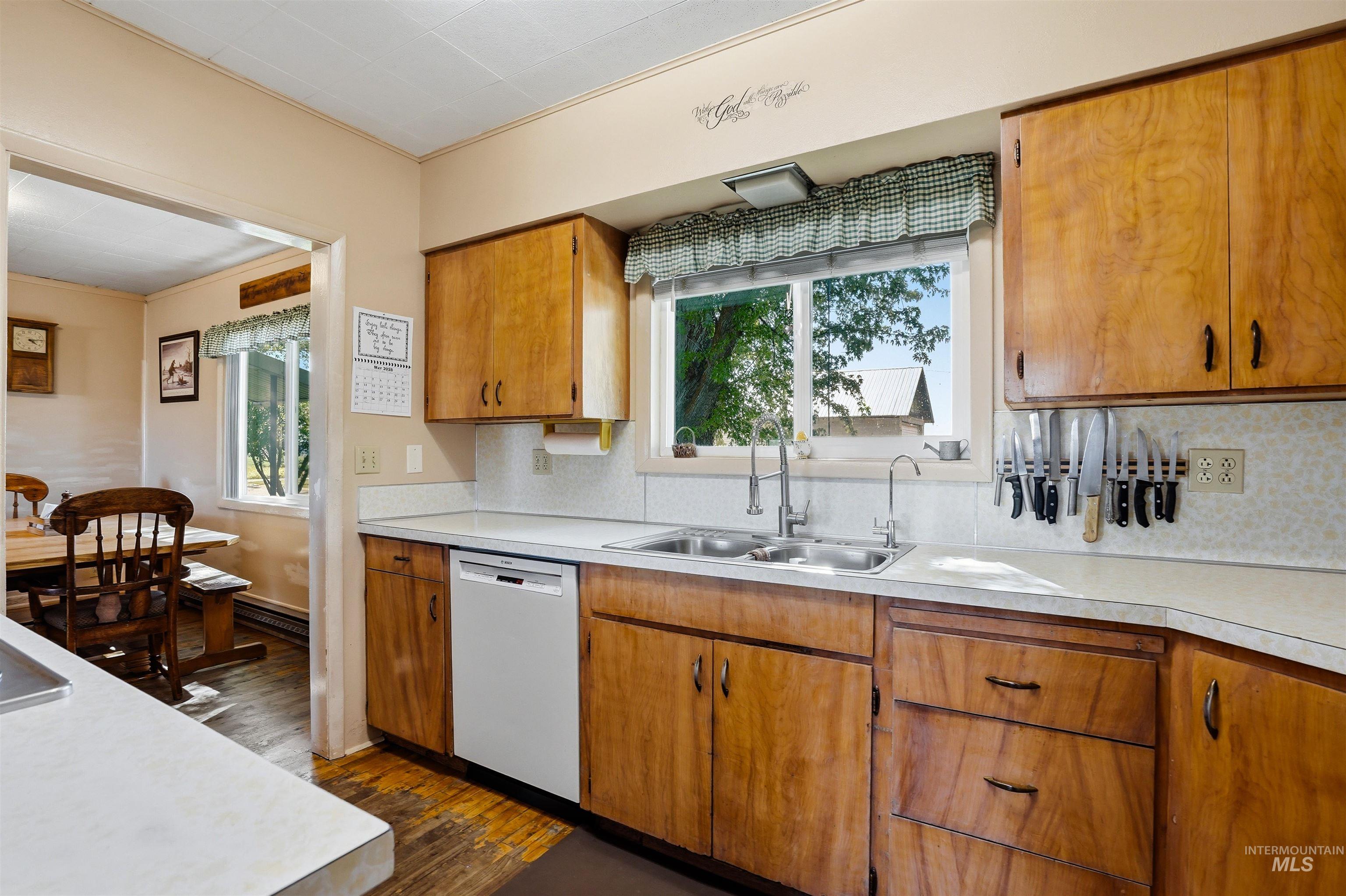 8600 Hillview Rd Property Photo 4