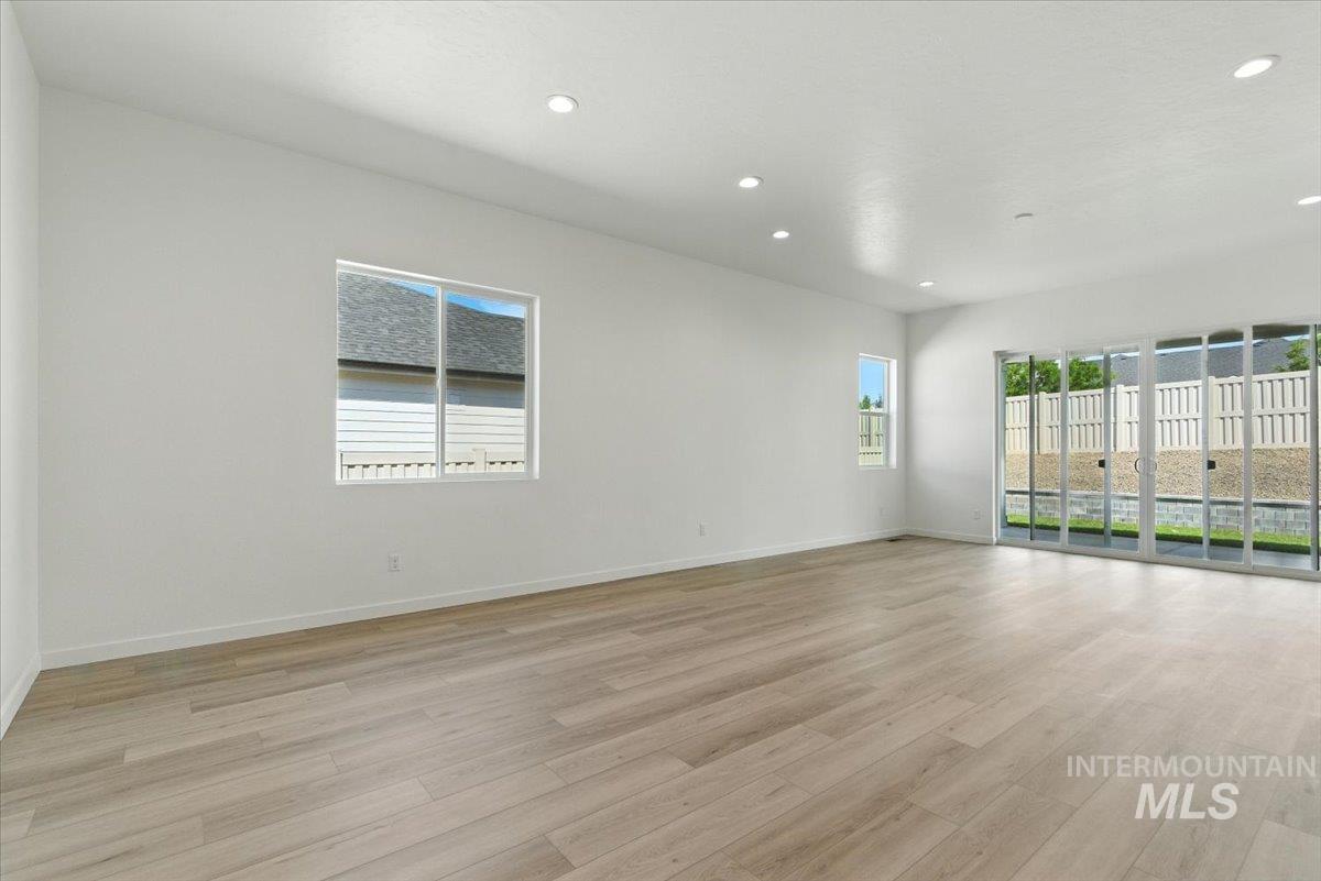 3751 S Anise Ave Property Photo 10
