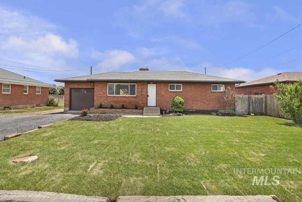 1069 W Filer Ave Property Photo 1