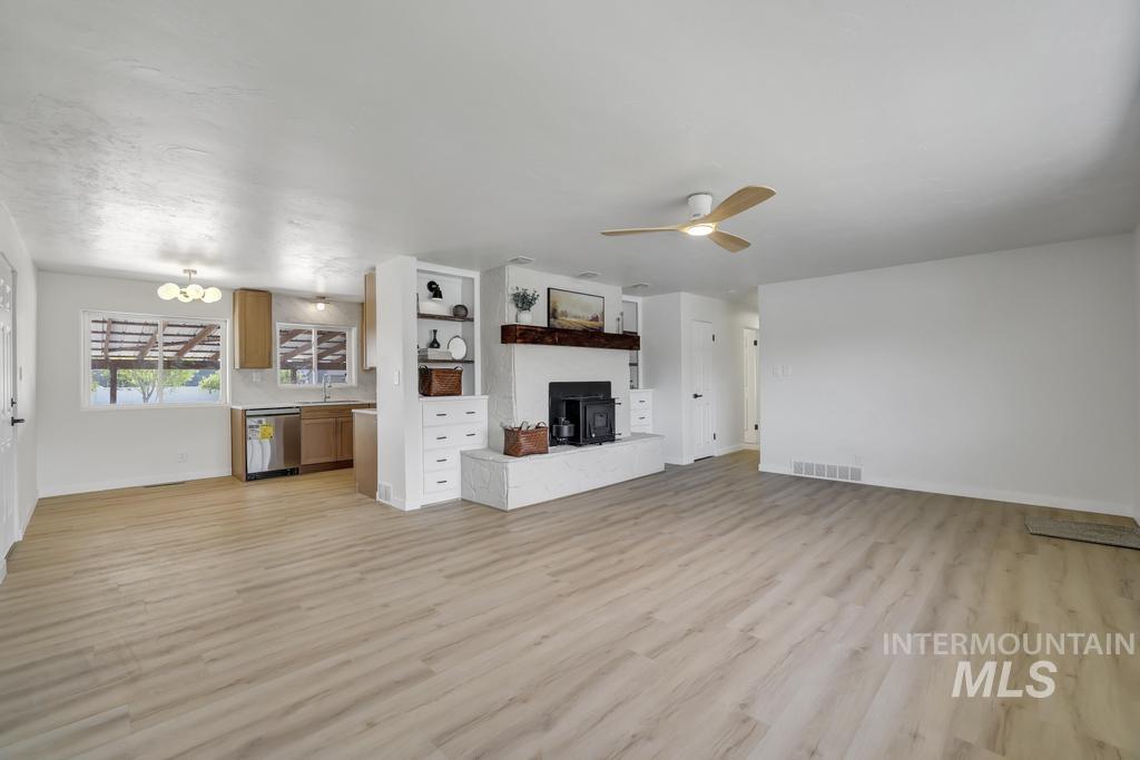 1069 W Filer Ave Property Photo 3