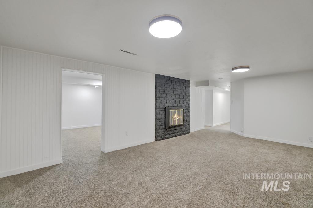 1069 W Filer Ave Property Photo 9