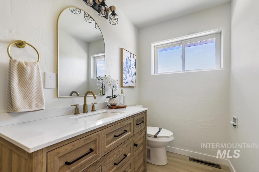1069 W Filer Ave Property Photo 17