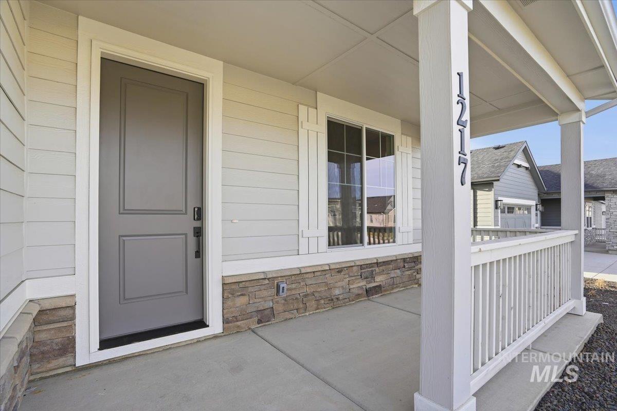 3807 S Anise Ave Property Photo 2