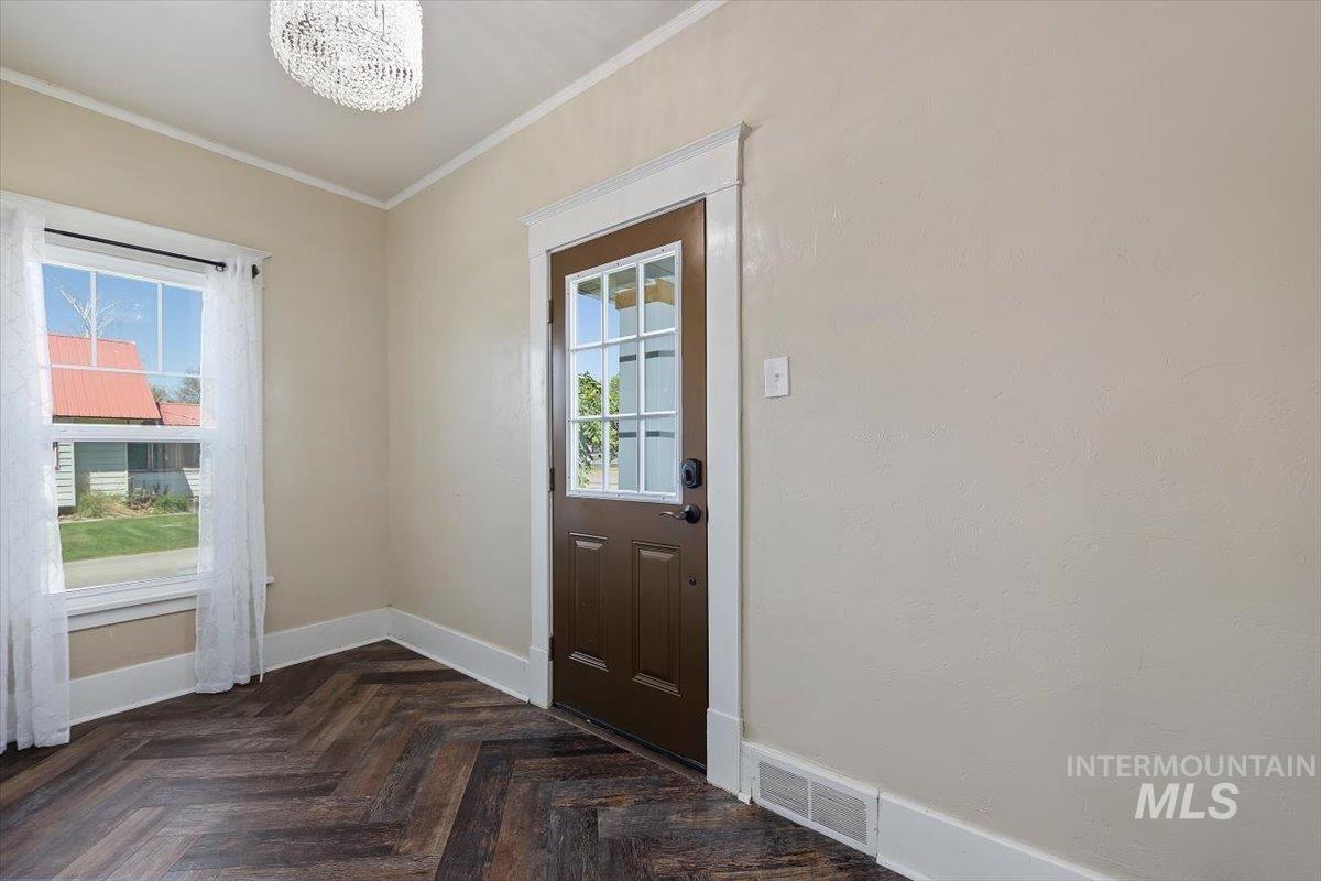 813 7th Property Photo 6