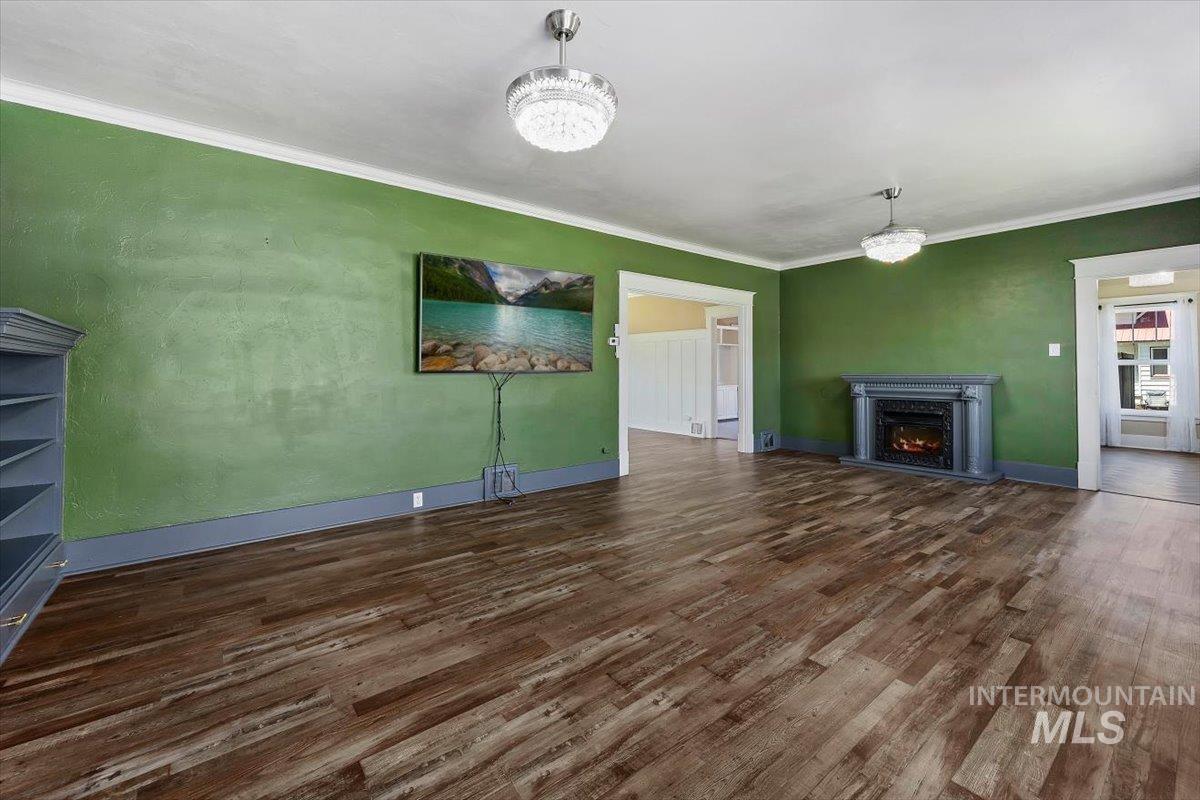 813 7th Property Photo 8