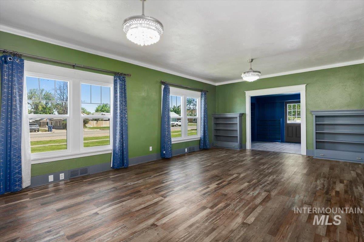 813 7th Property Photo 11
