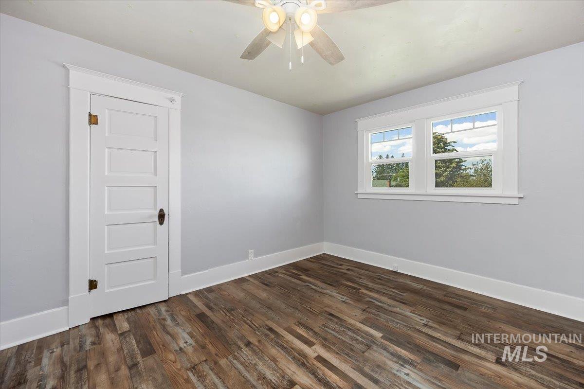 813 7th Property Photo 34