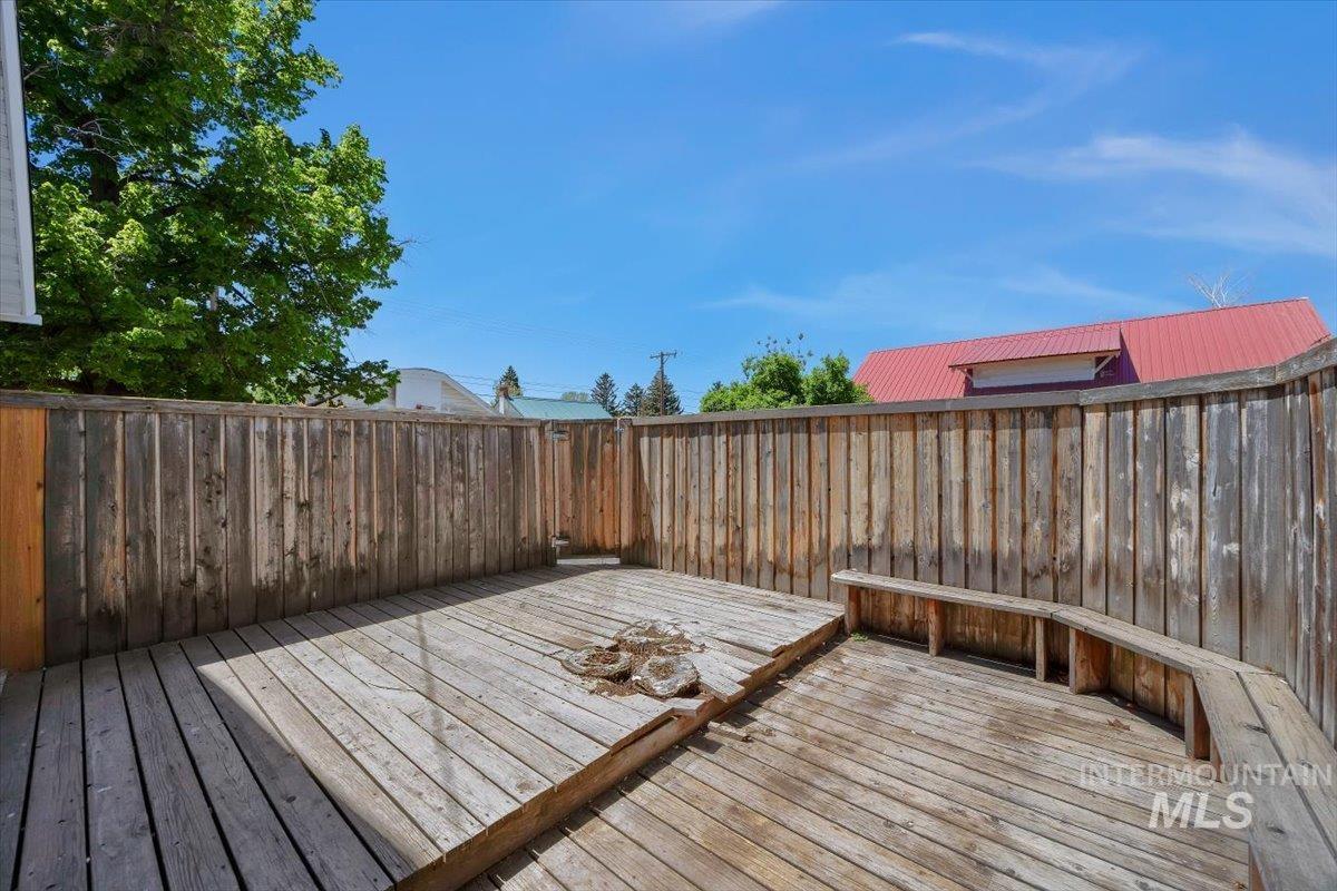 813 7th Property Photo 37