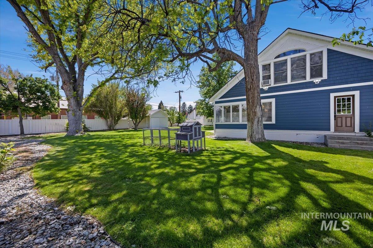 813 7th Property Photo 38