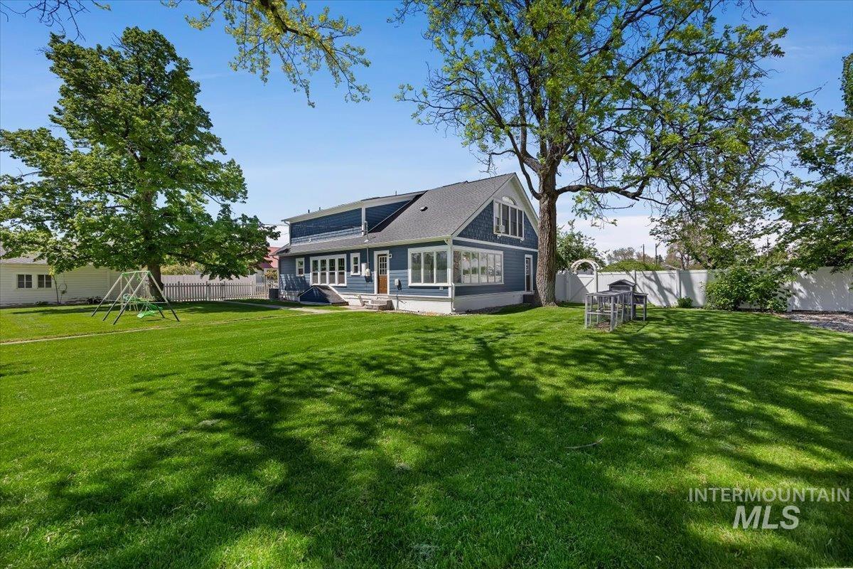 813 7th Property Photo 39