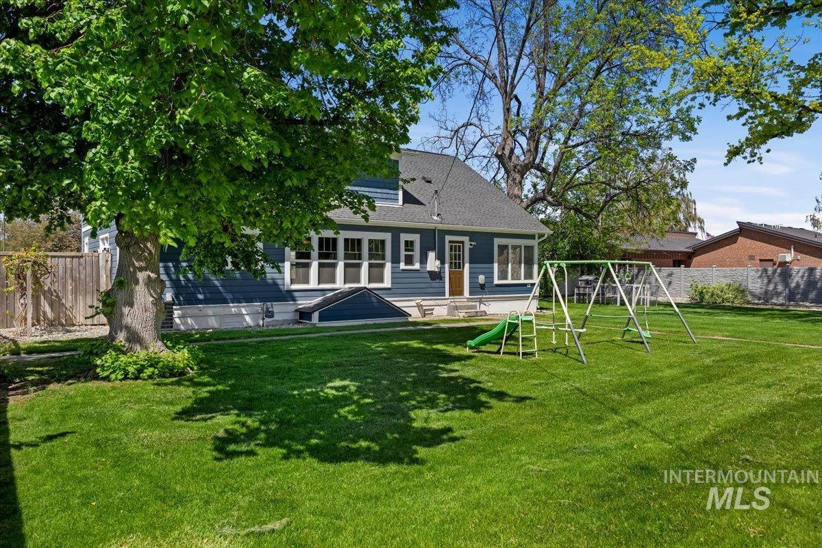 813 7th Property Photo 40