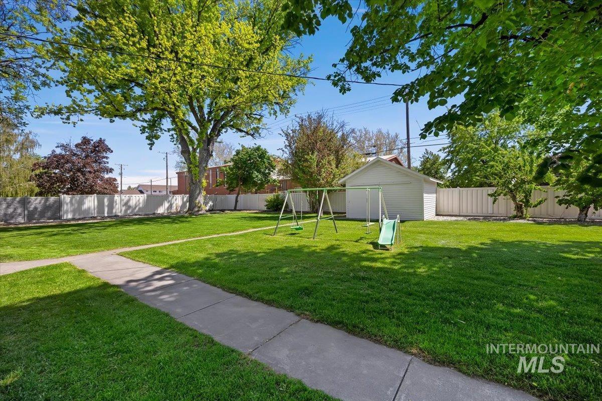 813 7th Property Photo 43