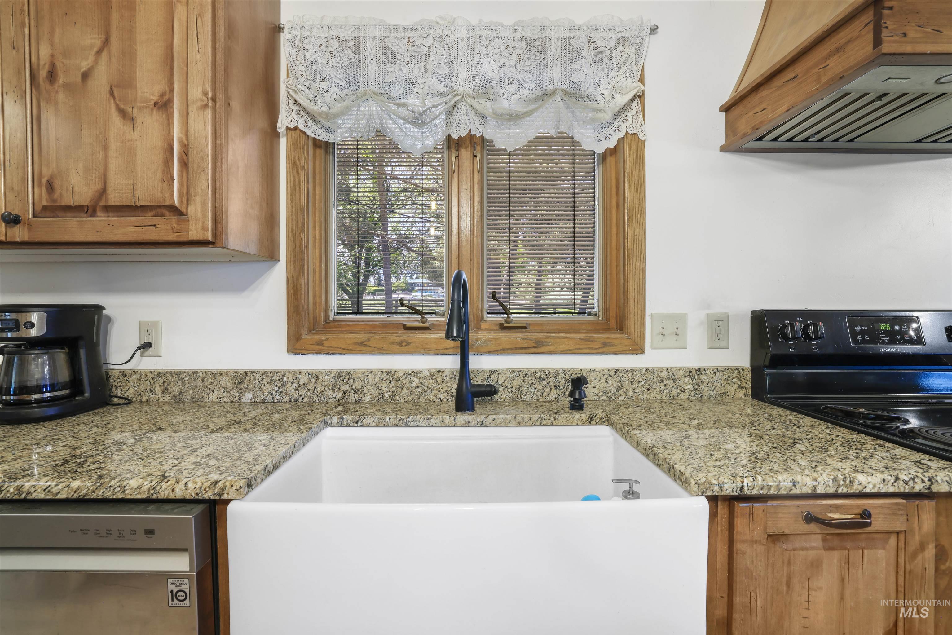 3685 N 2600 E Property Photo 9