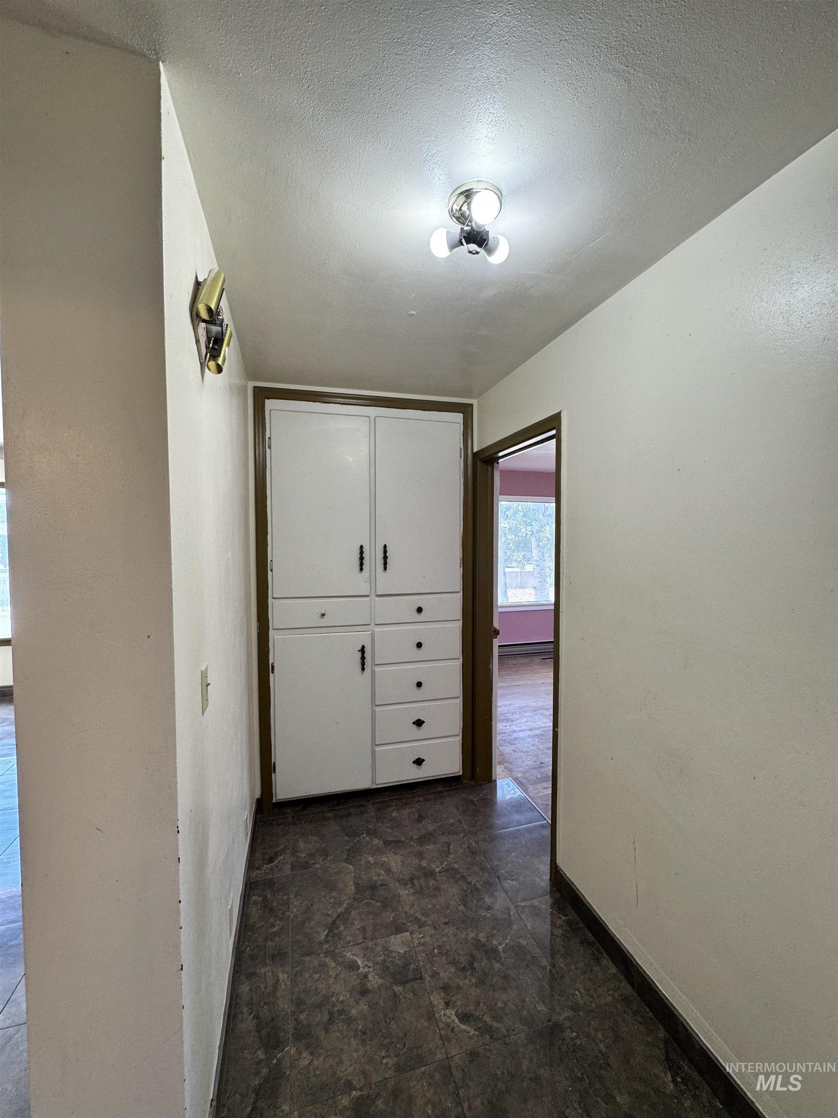 370 E 27th Street Property Photo 9