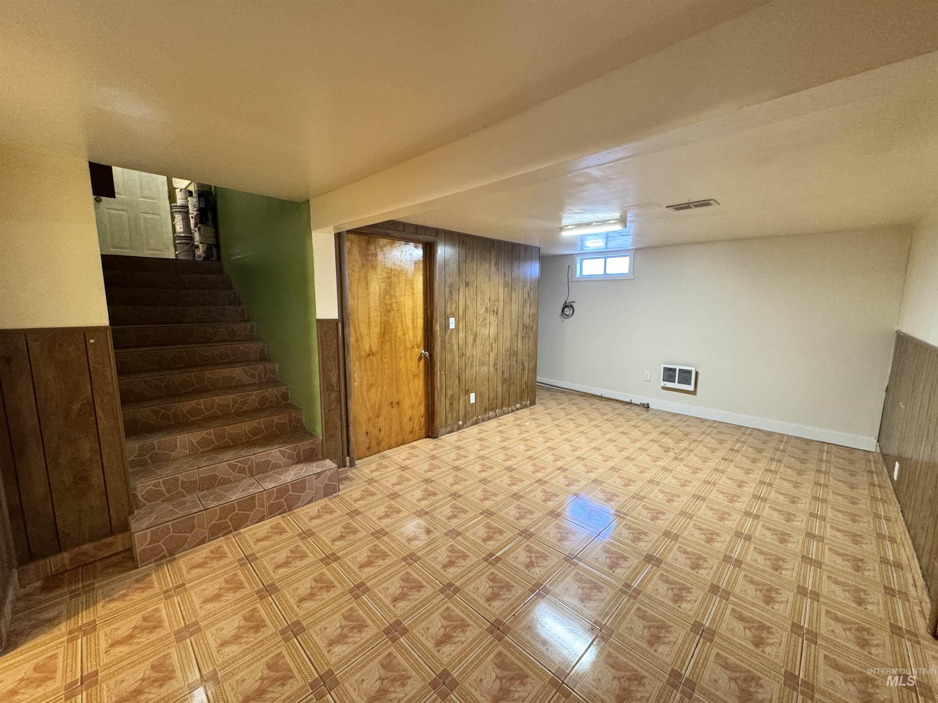 370 E 27th Street Property Photo 13