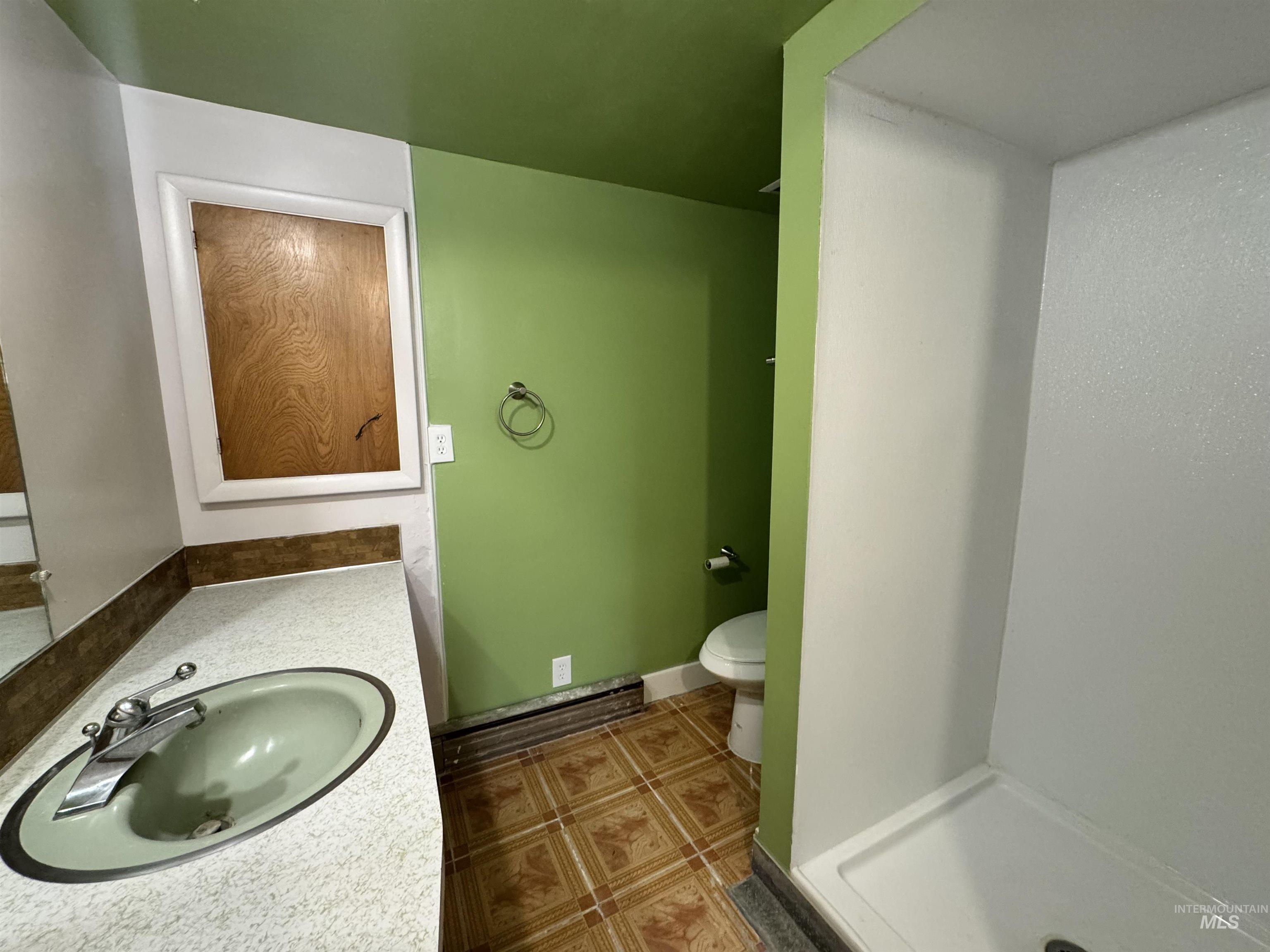 370 E 27th Street Property Photo 18