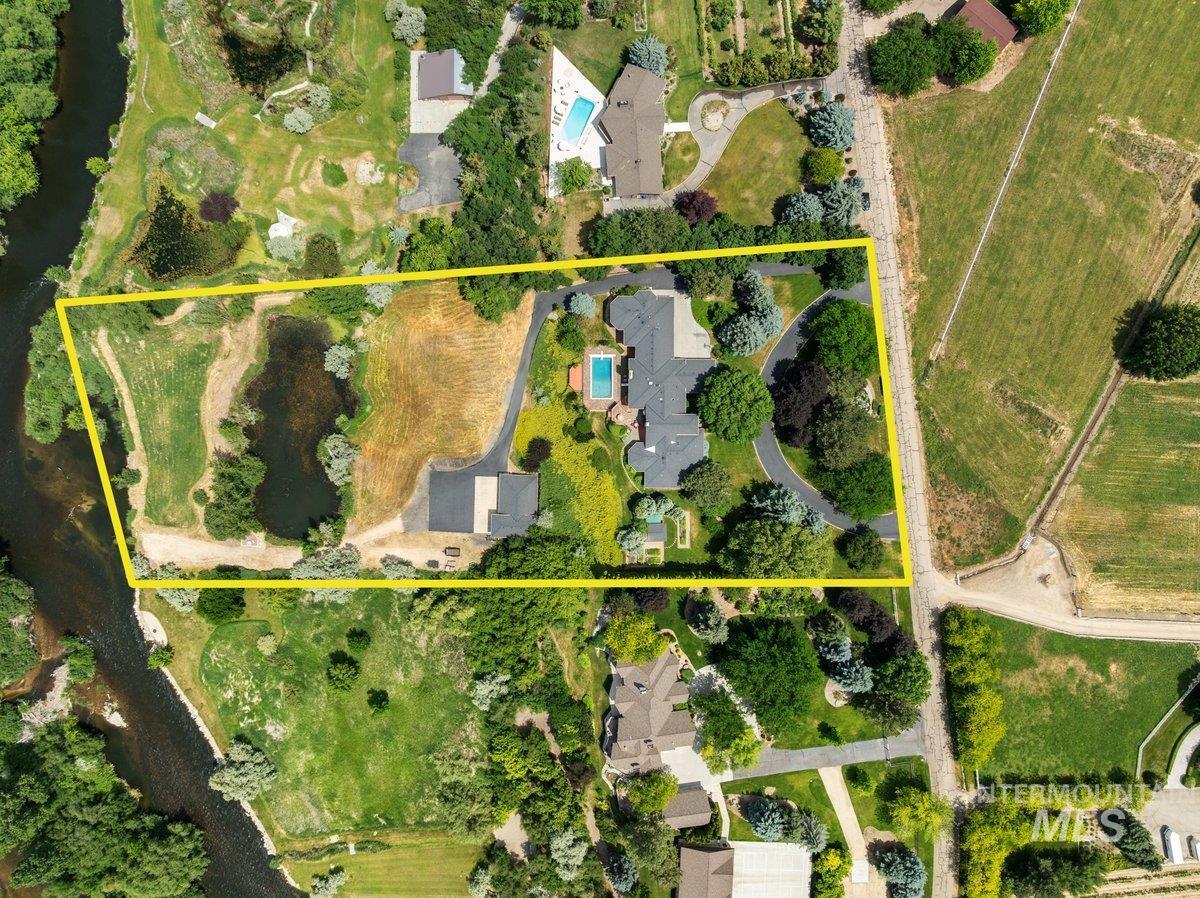 600 W River Heights Dr. Property Photo 2