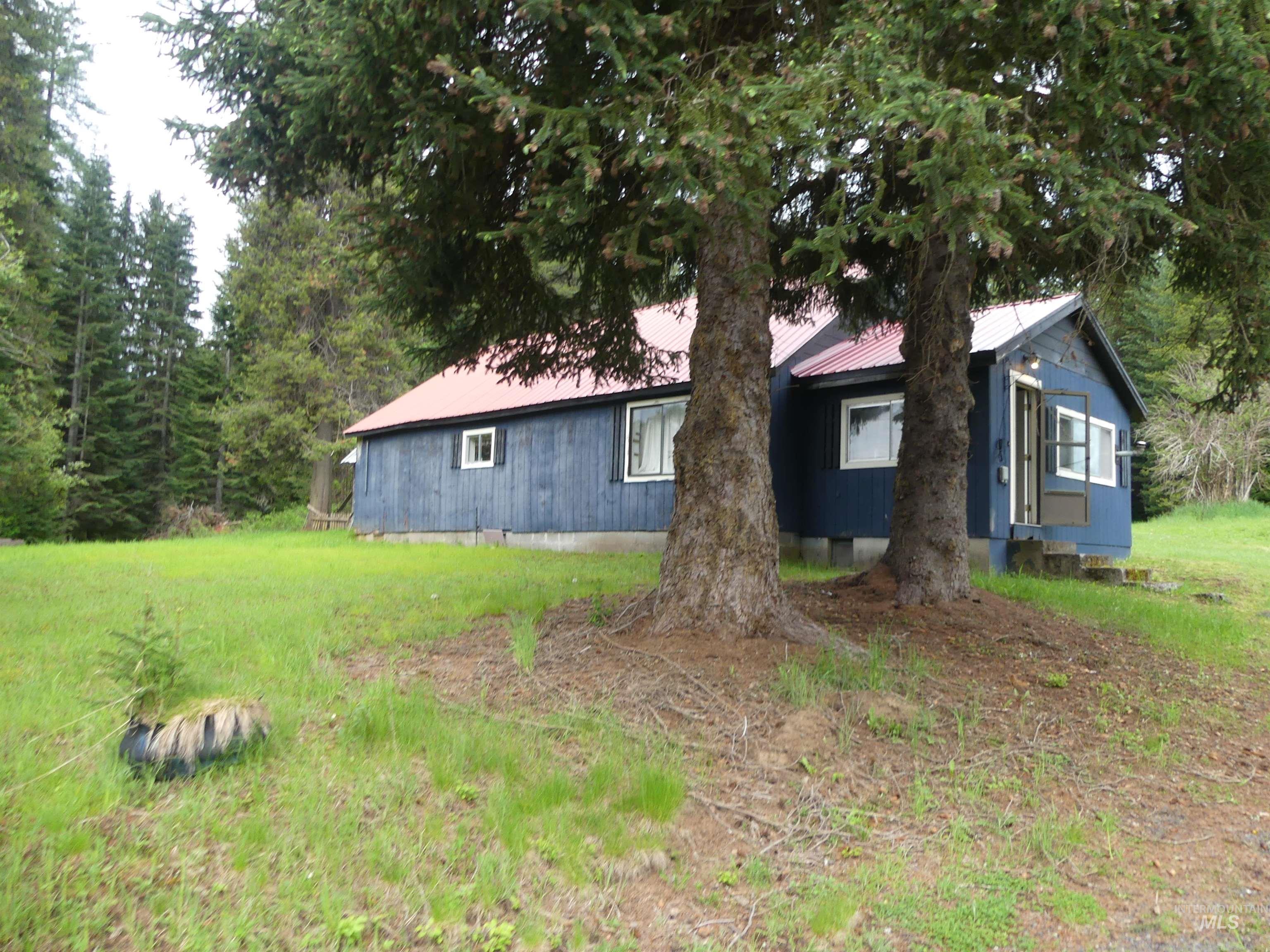 36975 Highway 11 Property Photo 2