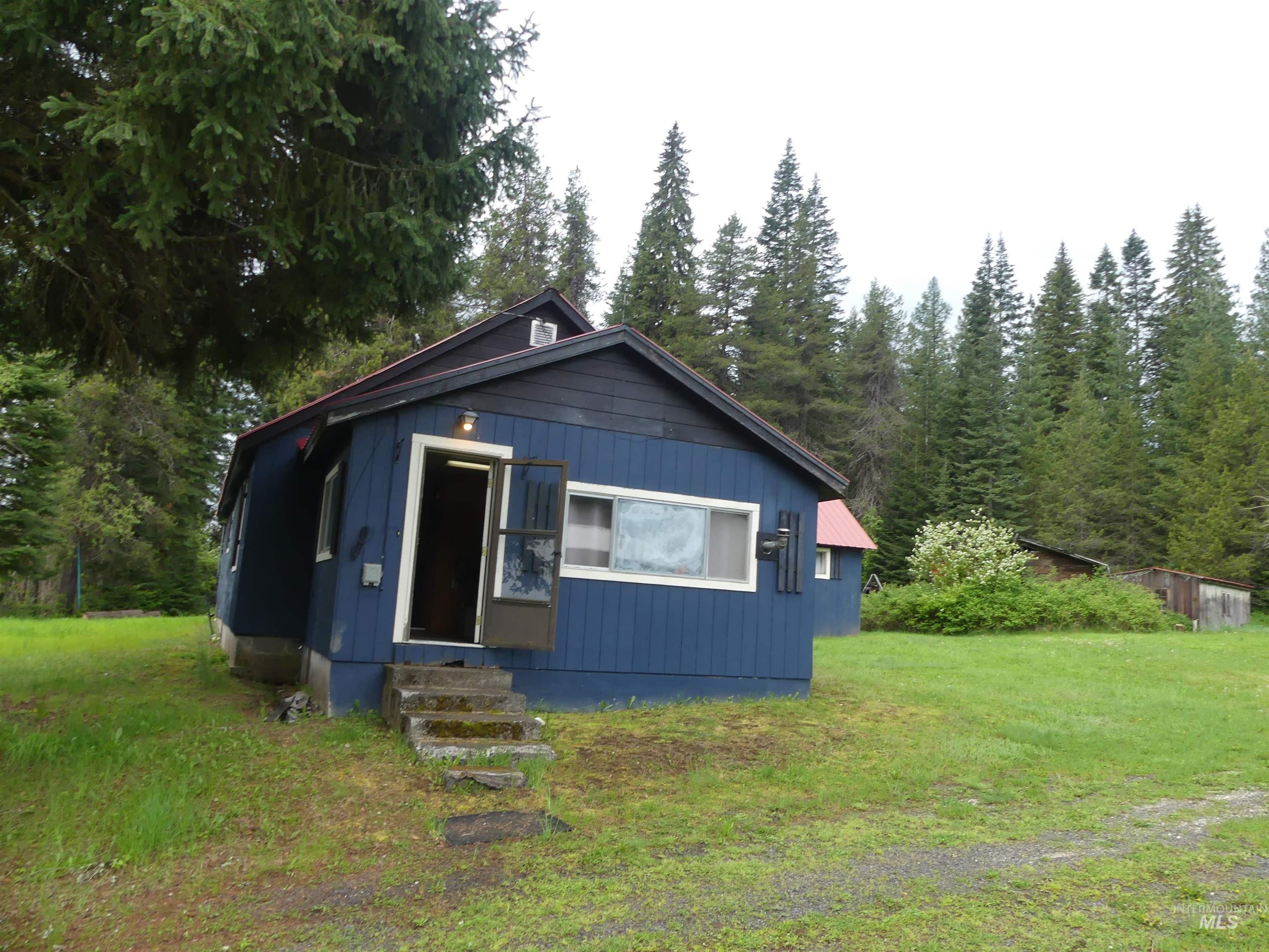 36975 Highway 11 Property Photo 3
