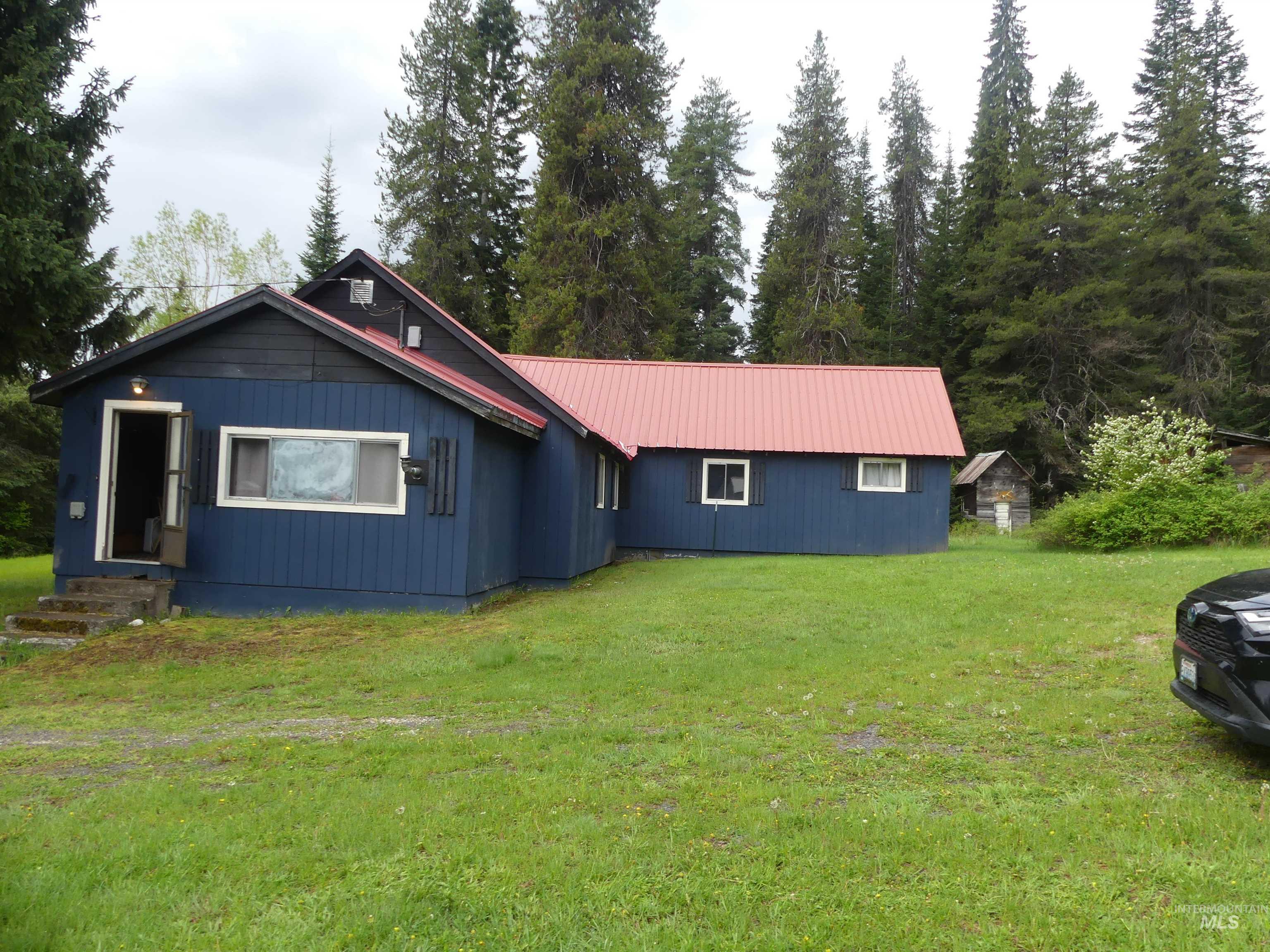 36975 Highway 11 Property Photo 4