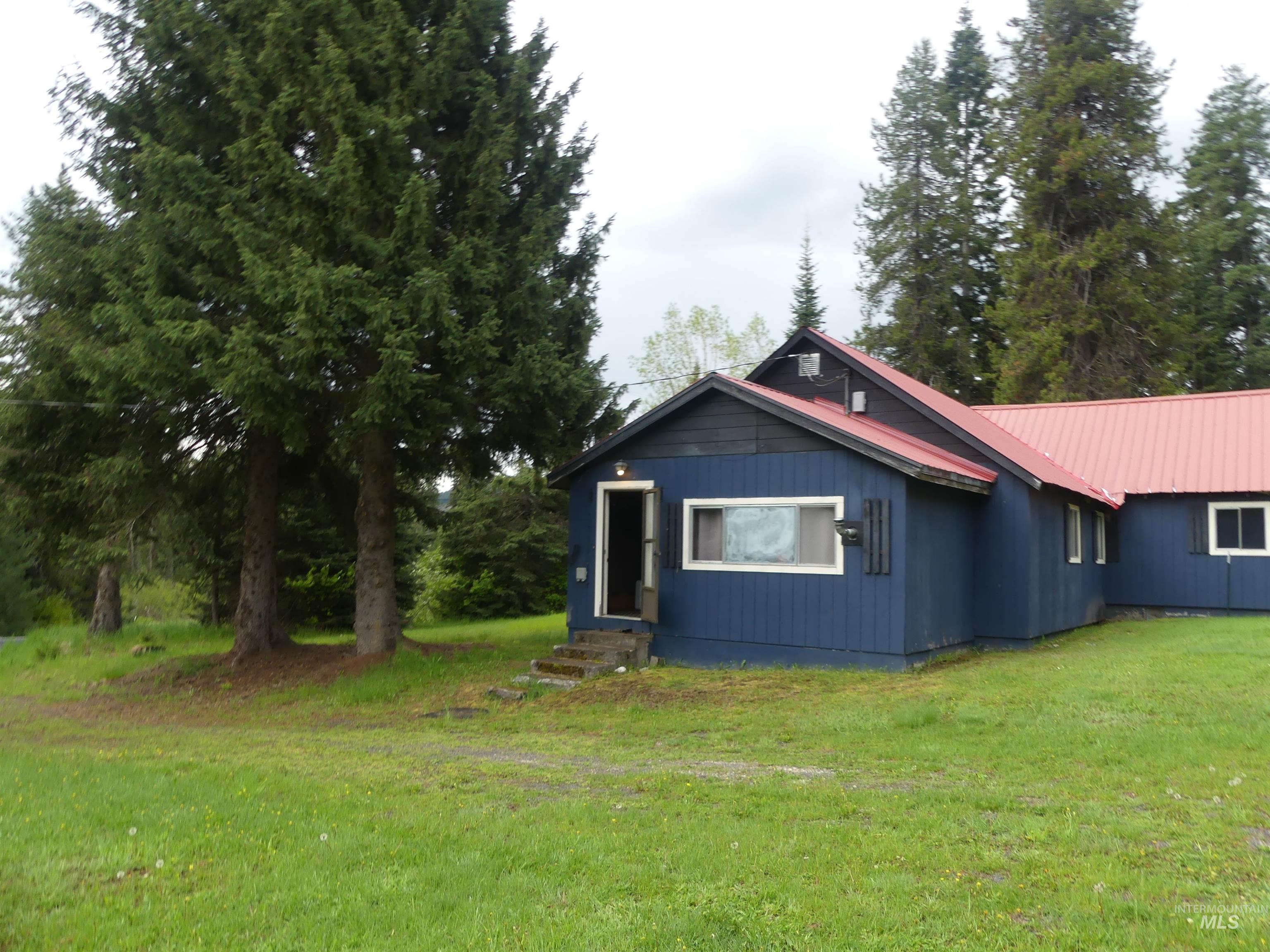 36975 Highway 11 Property Photo 5