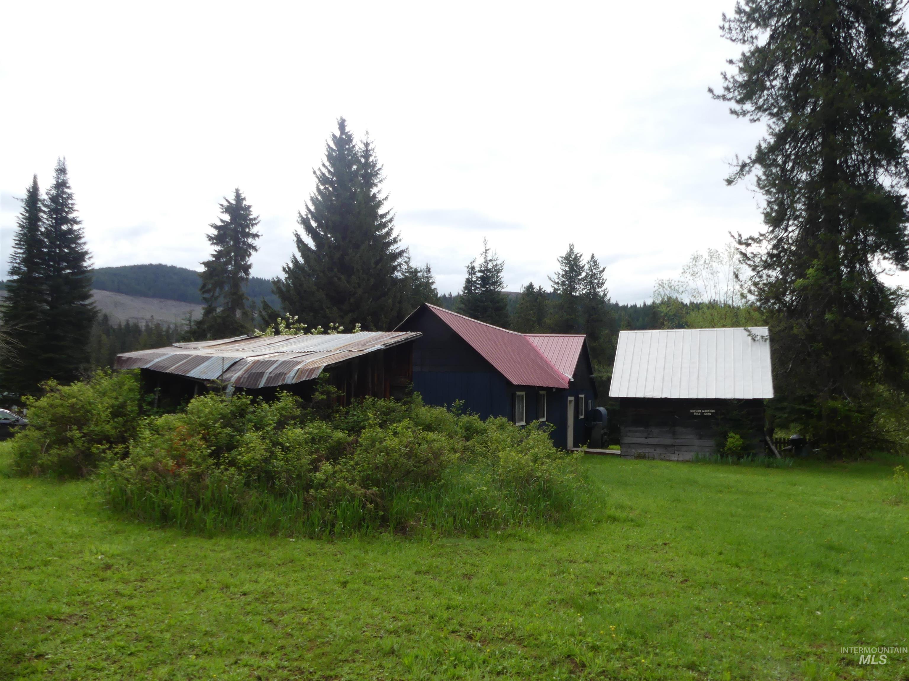 36975 Highway 11 Property Photo 12