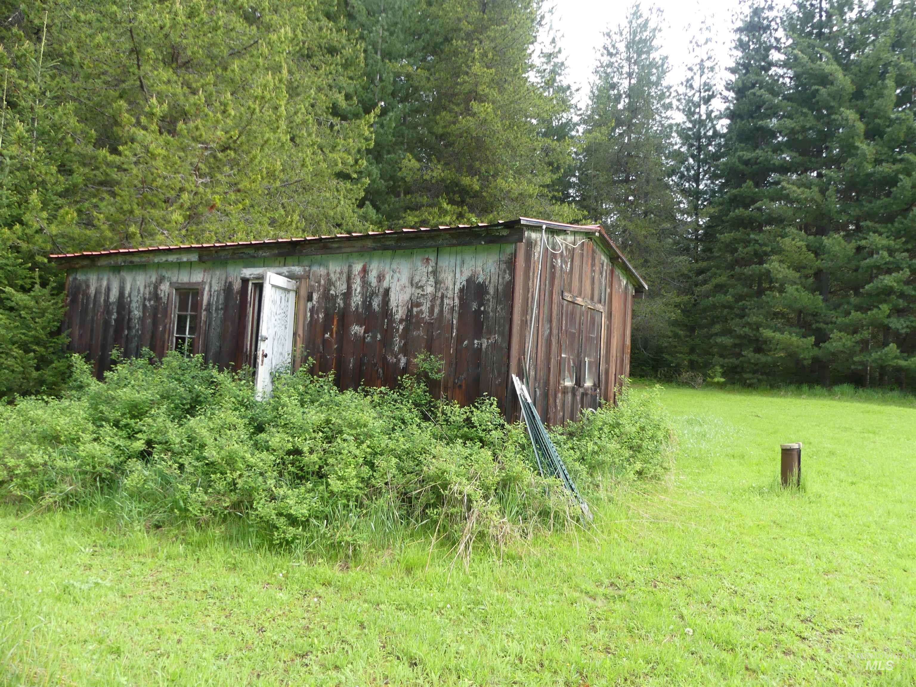 36975 Highway 11 Property Photo 14