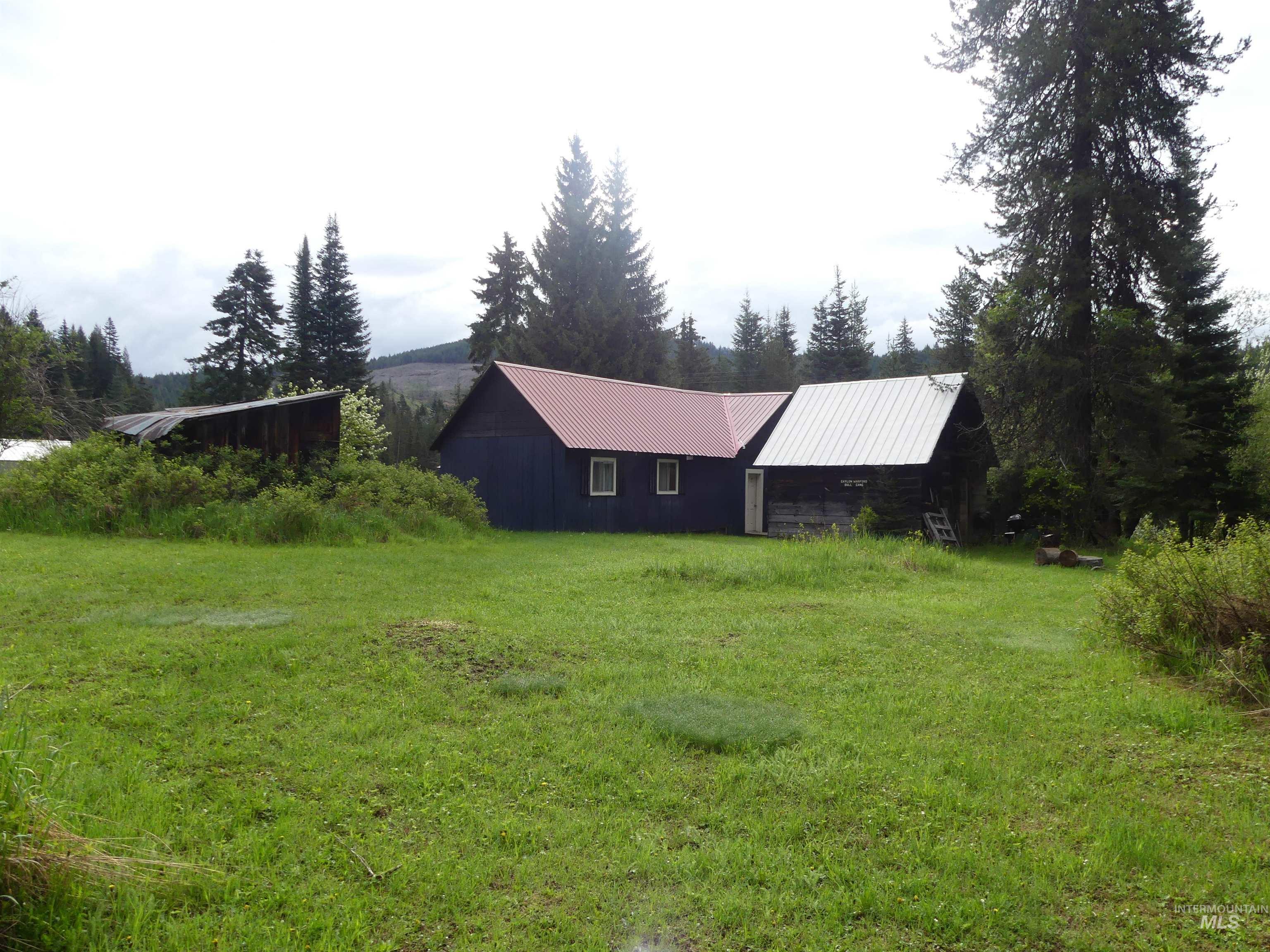 36975 Highway 11 Property Photo 16
