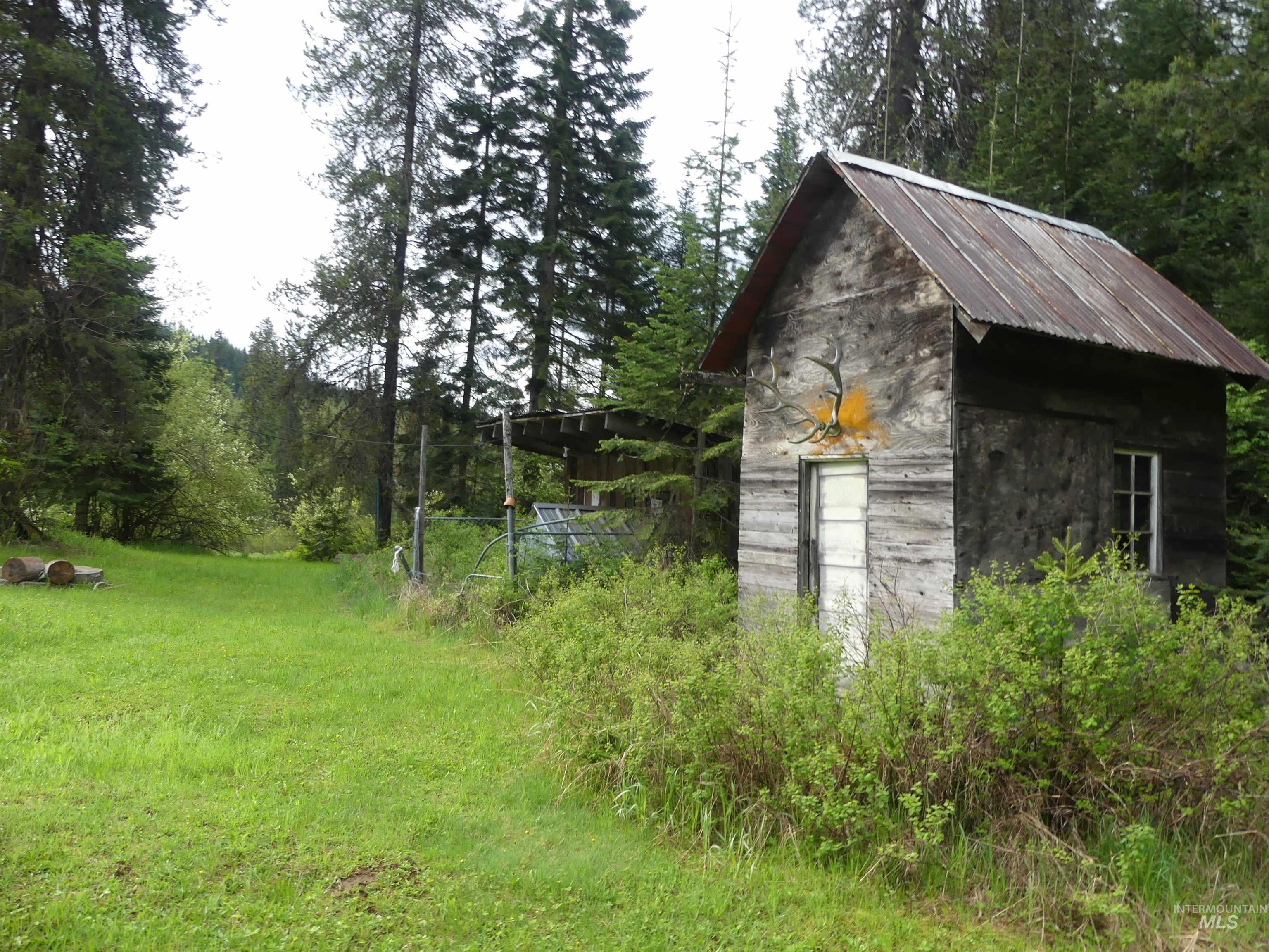 36975 Highway 11 Property Photo 17
