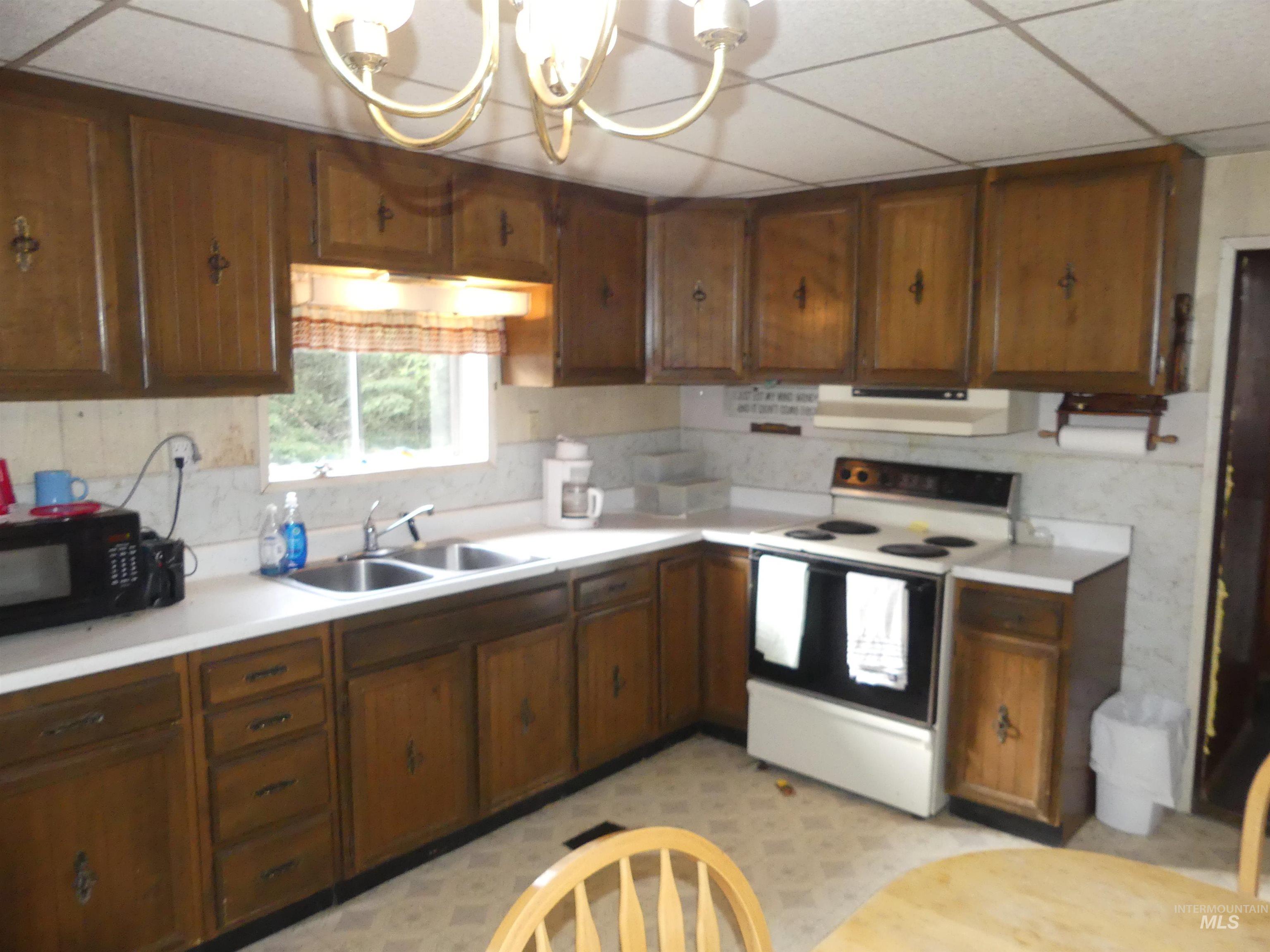 36975 Highway 11 Property Photo 37