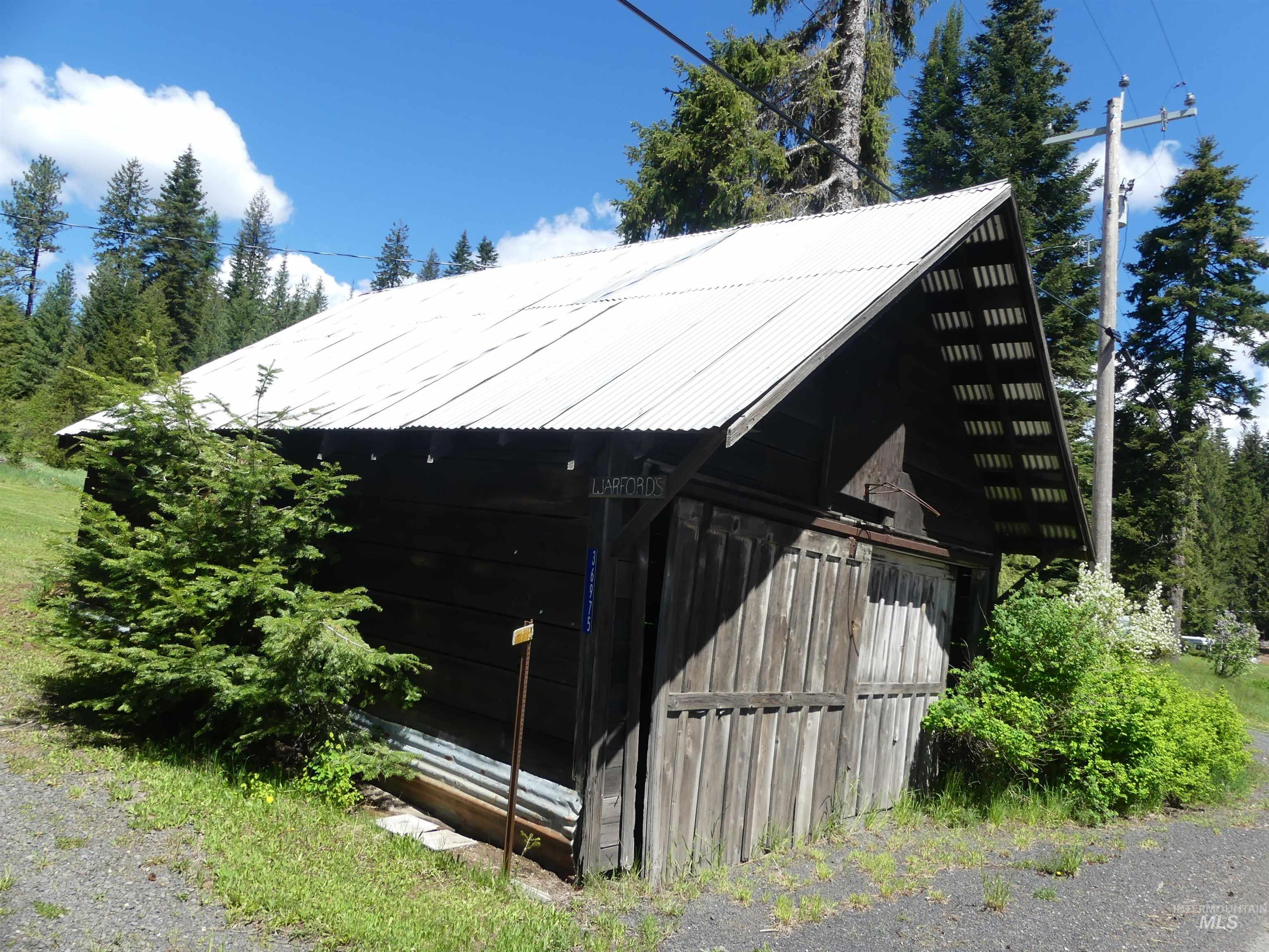 36975 Highway 11 Property Photo 46