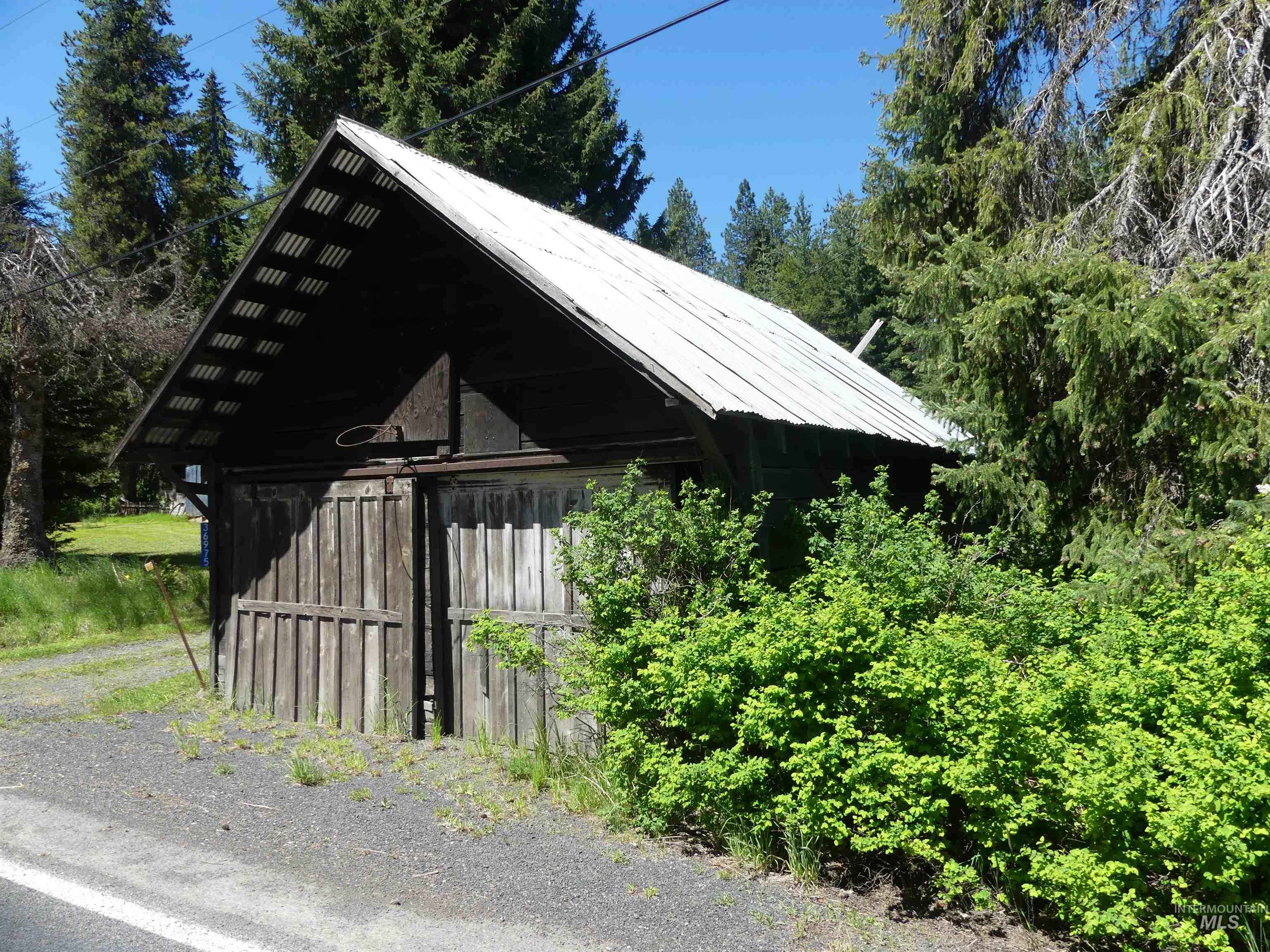 36975 Highway 11 Property Photo 48