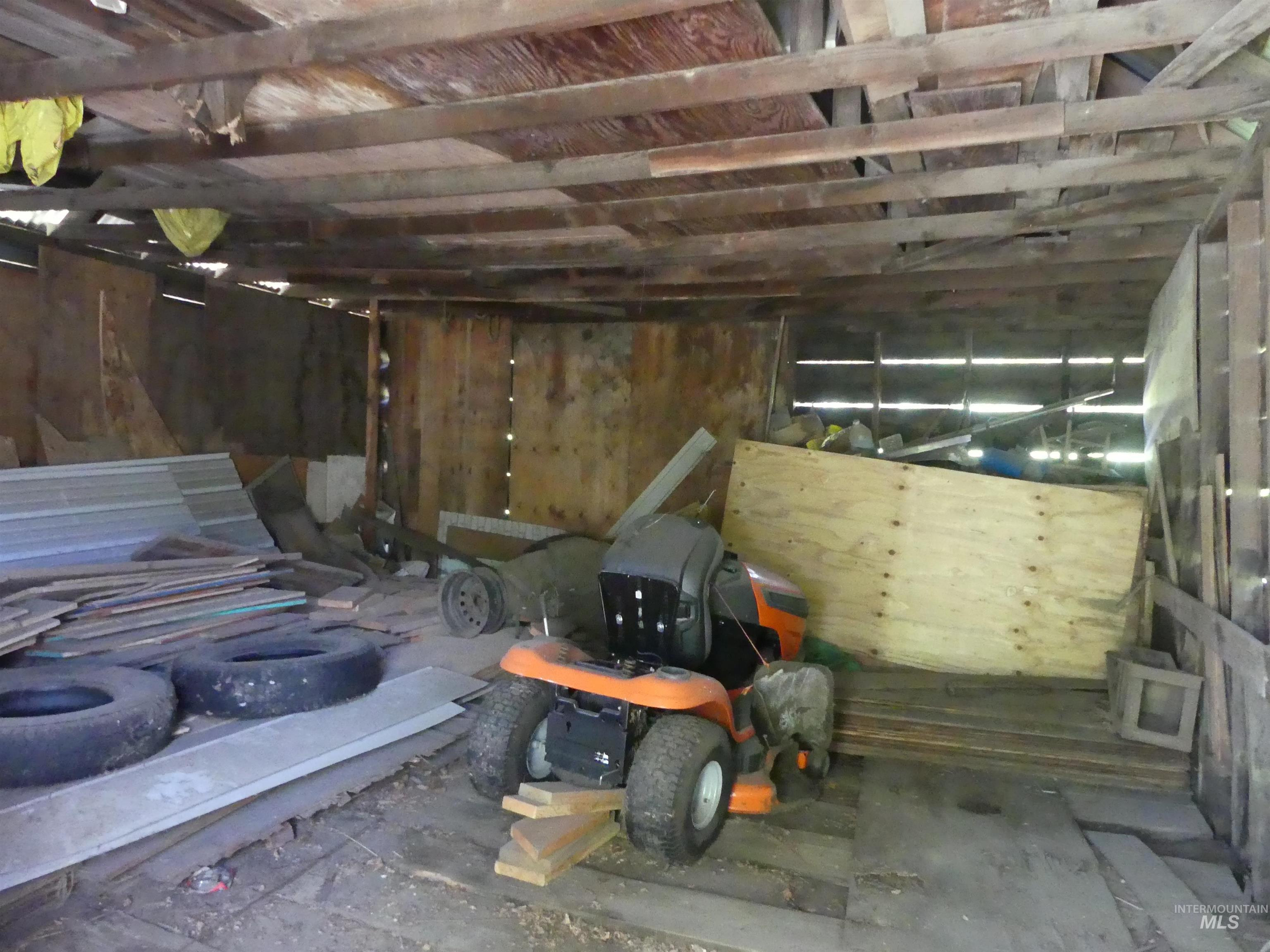 36975 Highway 11 Property Photo 49