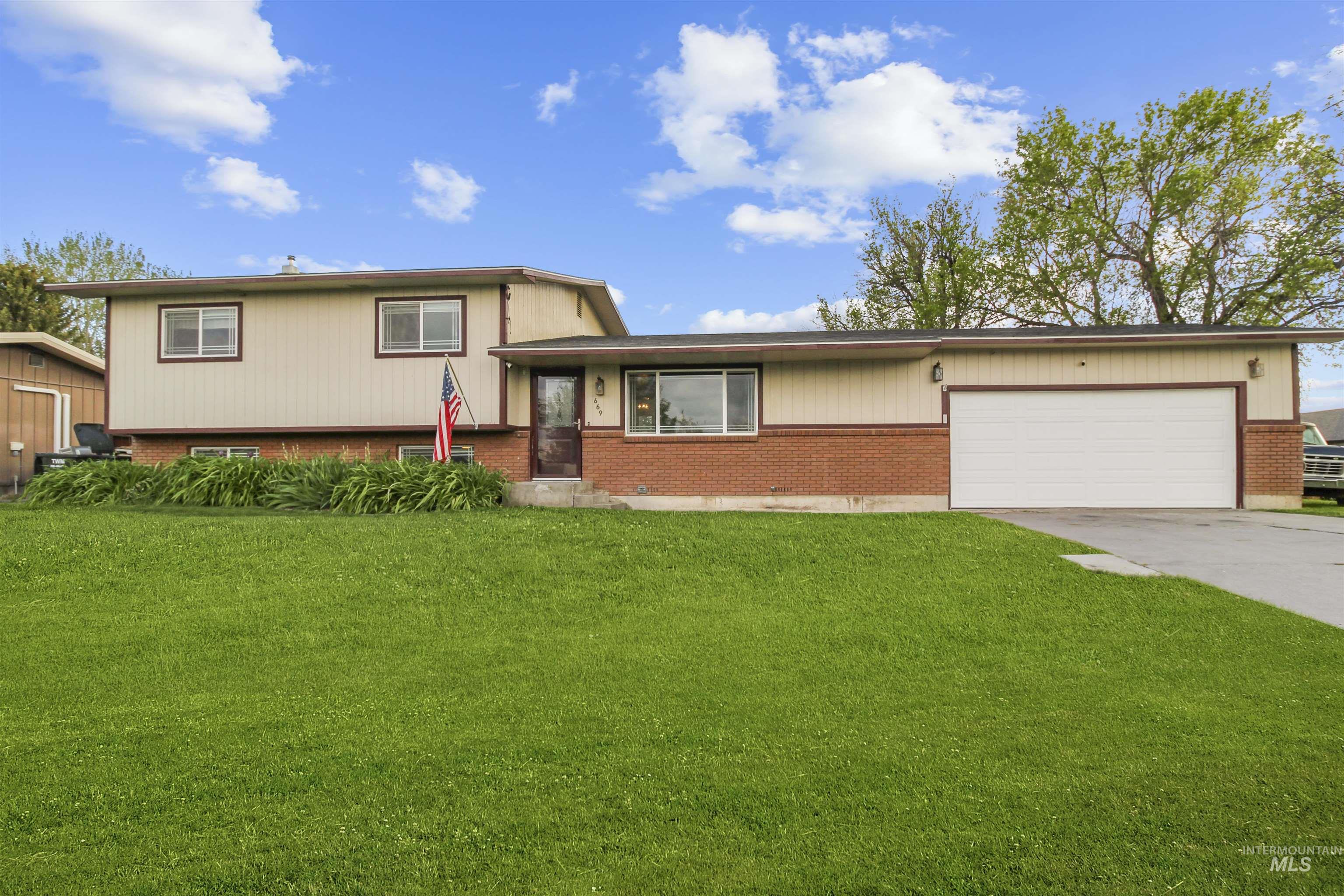 669 Primrose Dr